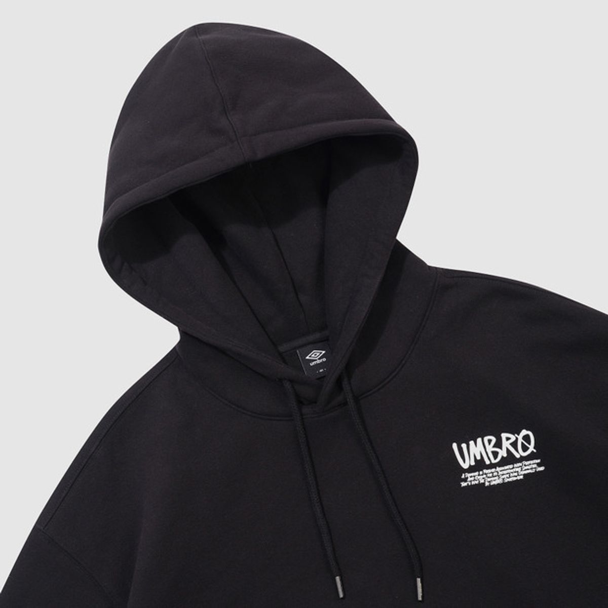 엄브로(UMBRO) 기모 로즈 그래픽 후드 티셔츠 블랙 UQ421CHDO3