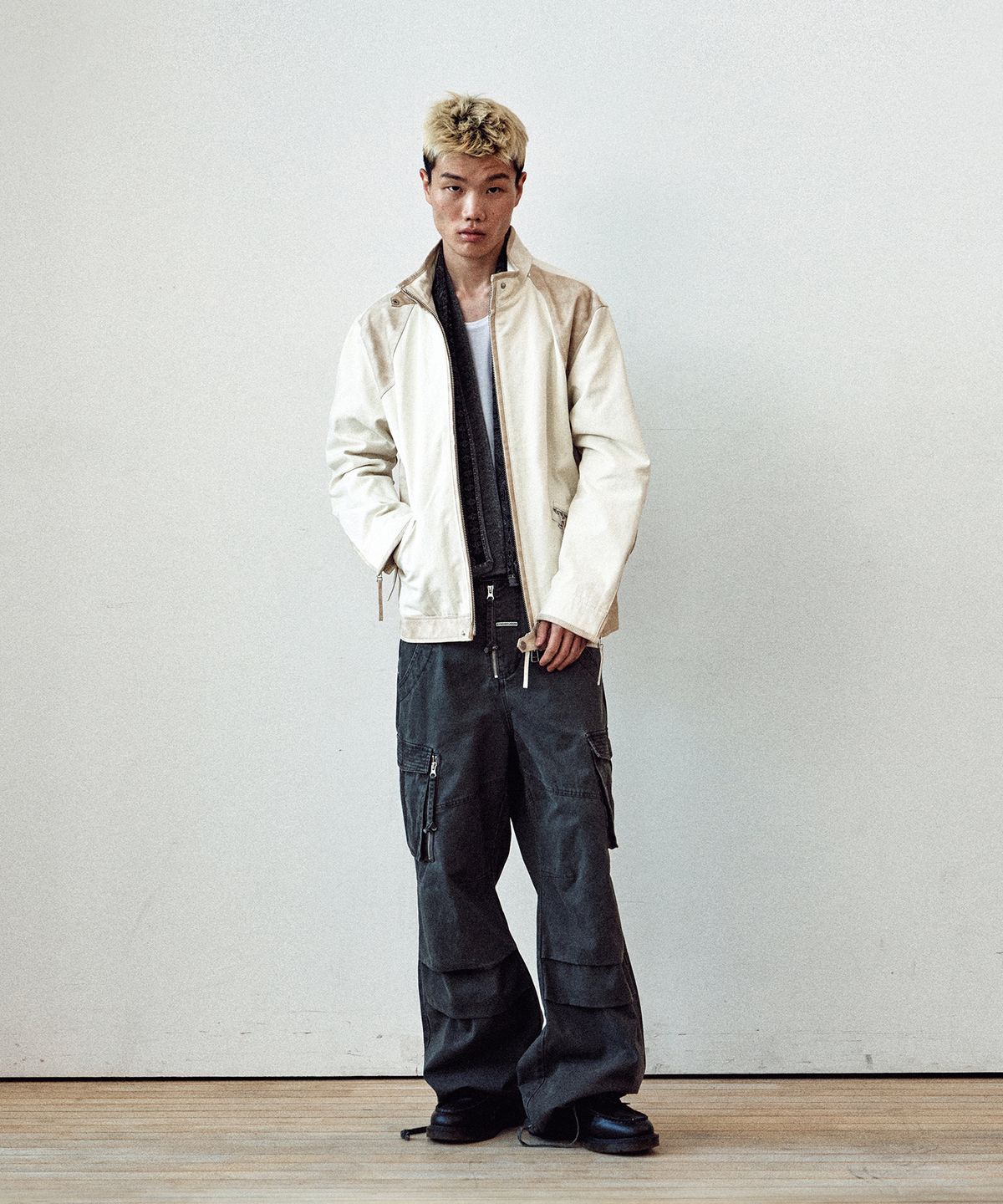 더바이닐하우스(THEVINYLHOUSE) WASHED MILITARY CARGO PANTS CHARCOAL