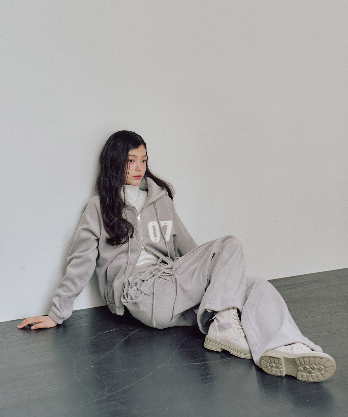 제로플래닛(ZEROPLANET) 클로이 벨로아 레이스업 팬츠 [LIGHT GREY]