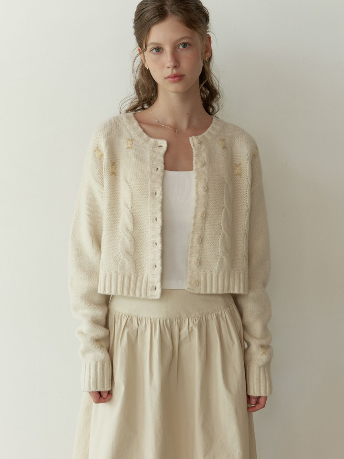 리엘(RE L) Dahlia cable cardigan (ivory)