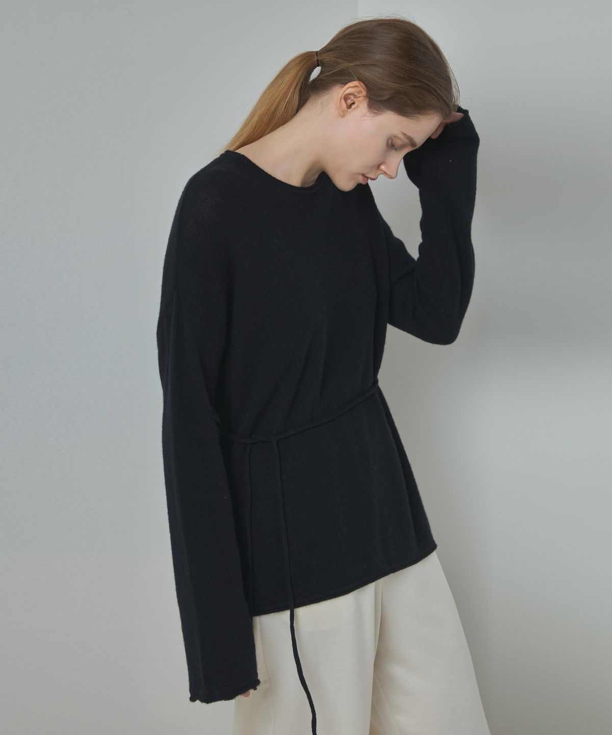 누토프(NUTOFFE) Belted Round Cashmere Knit_Black