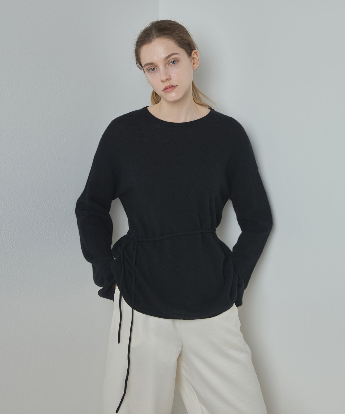 누토프(NUTOFFE) Belted Round Cashmere Knit_Black