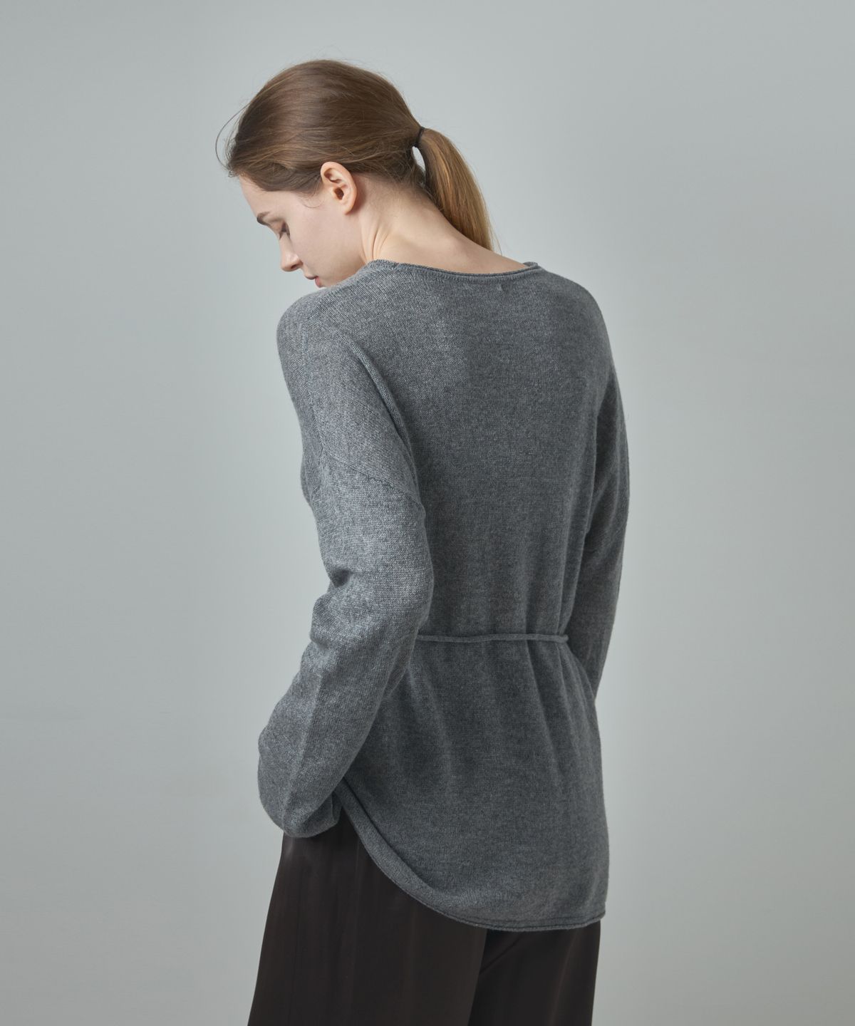 누토프(NUTOFFE) Belted Round Cashmere Knit_Gray