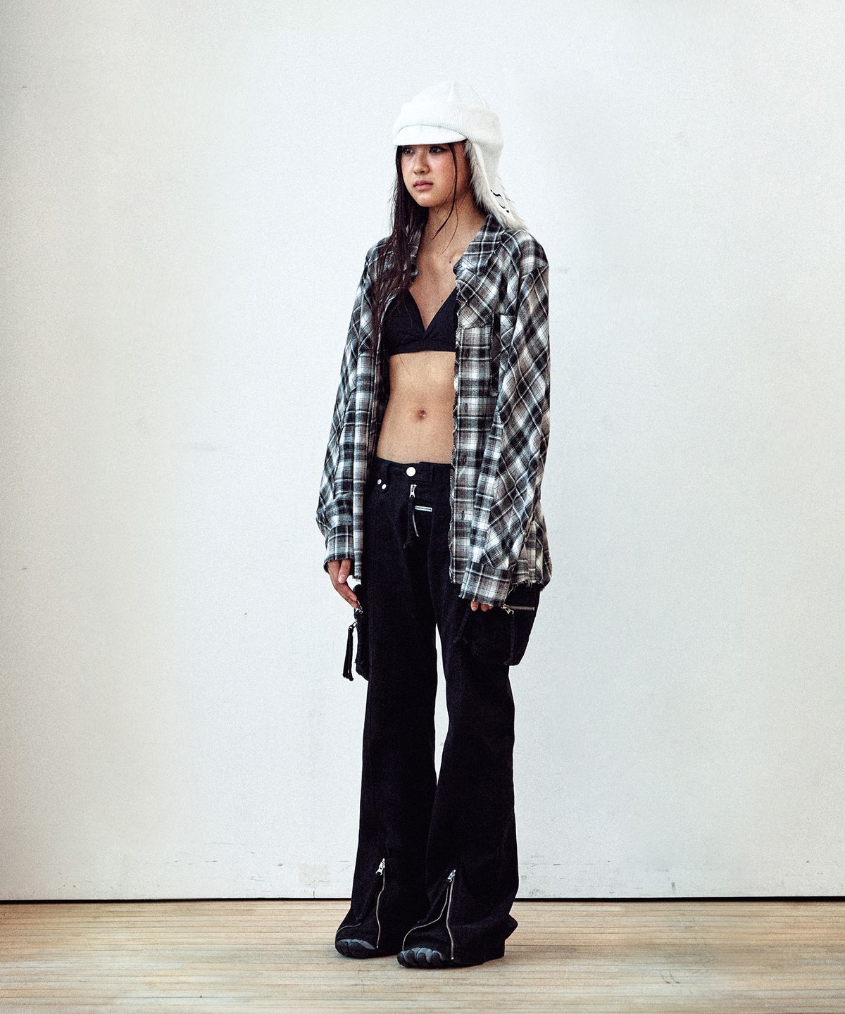 더바이닐하우스(THEVINYLHOUSE) BLEACHED CHECK SHIRTS BLACK