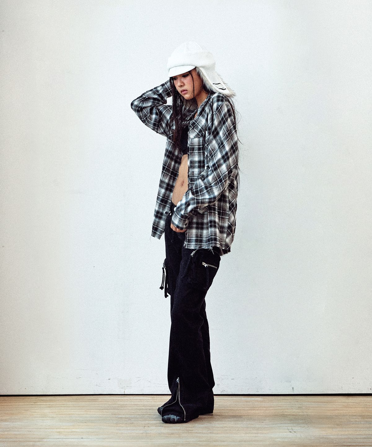 더바이닐하우스(THEVINYLHOUSE) BLEACHED CHECK SHIRTS BLACK