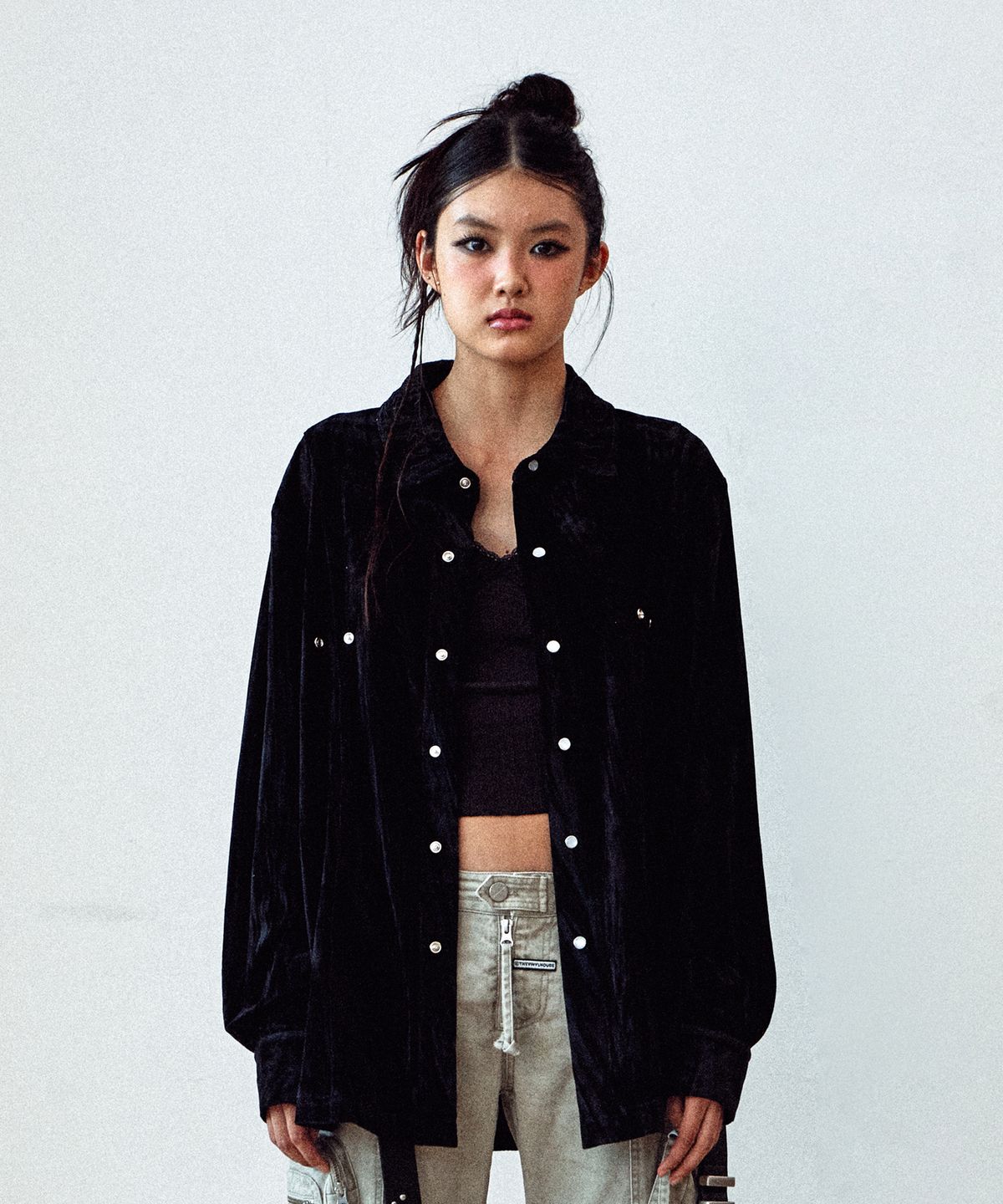 더바이닐하우스(THEVINYLHOUSE) EMBROIDERY VELOUR SHIRTS BLACK