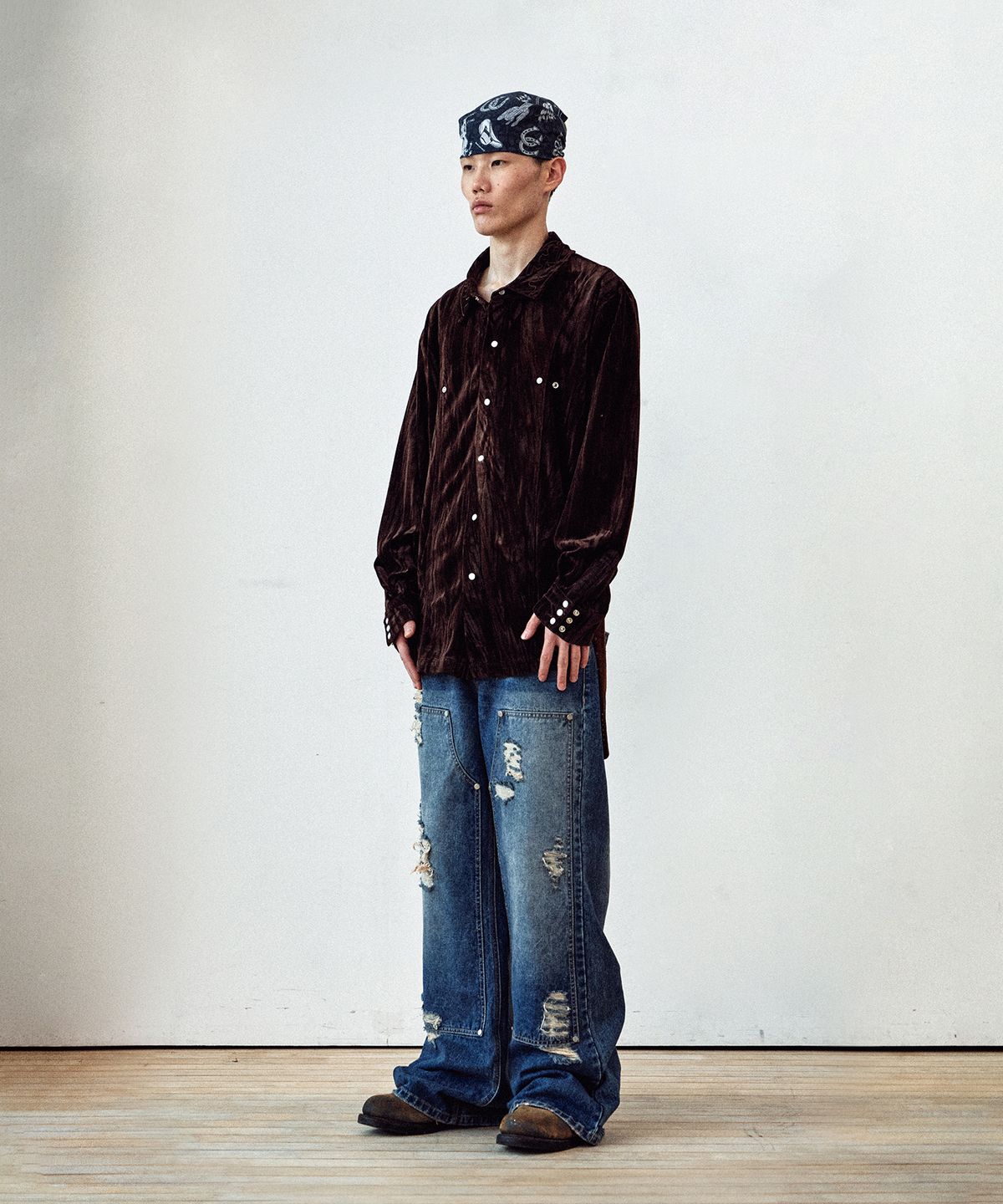 더바이닐하우스(THEVINYLHOUSE) EMBROIDERY VELOUR SHIRTS BROWN