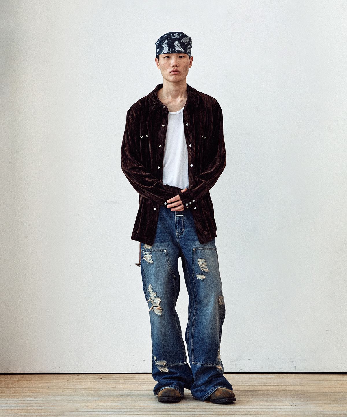 더바이닐하우스(THEVINYLHOUSE) EMBROIDERY VELOUR SHIRTS BROWN