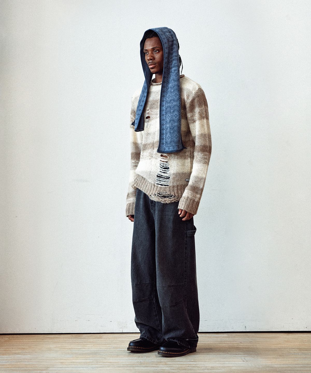 더바이닐하우스(THEVINYLHOUSE) GRUNGE STRIPE SWEATER BROWN
