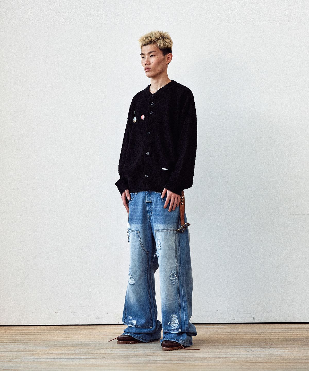더바이닐하우스(THEVINYLHOUSE) ROUND NECK CARDIGAN BLACK