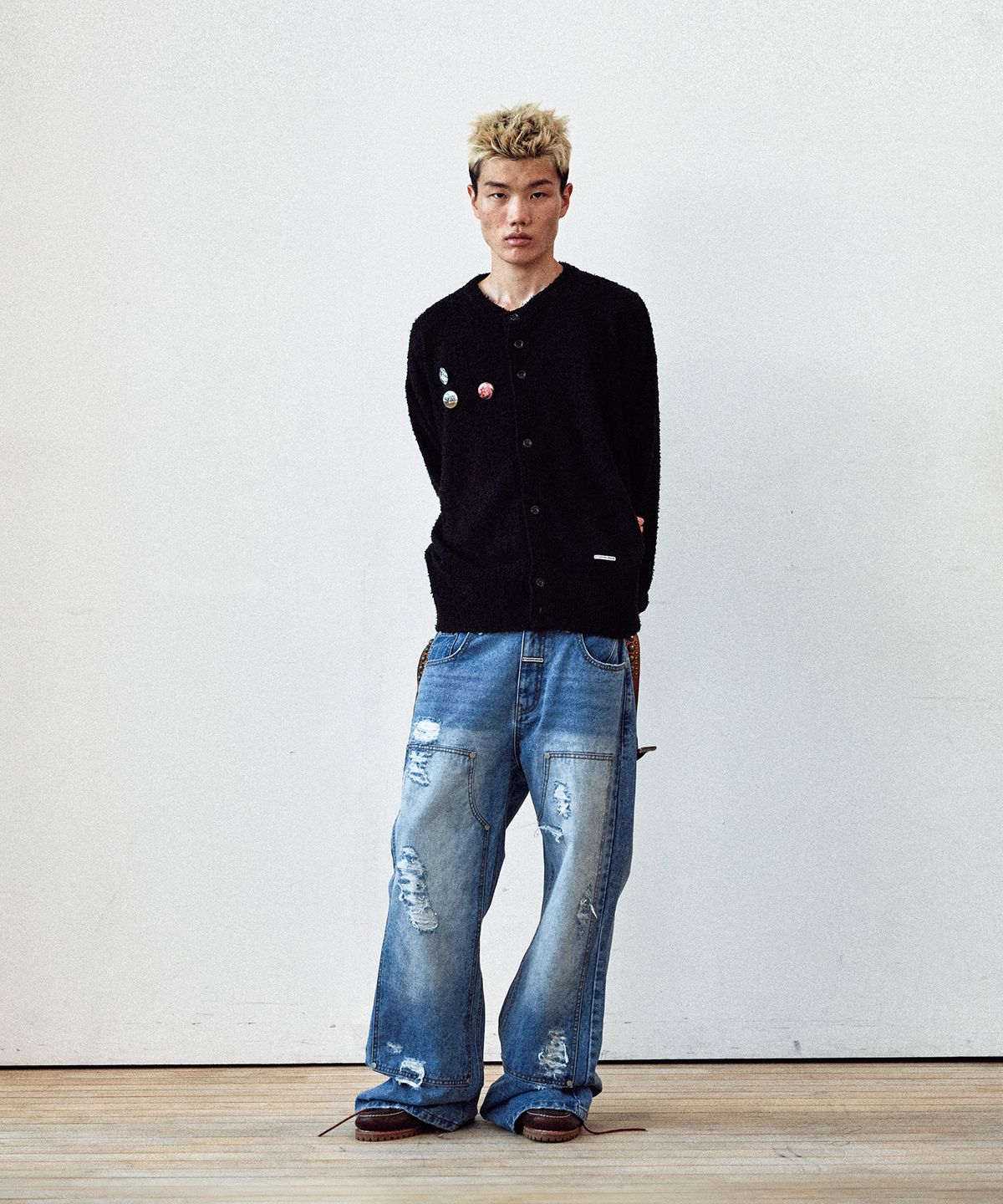더바이닐하우스(THEVINYLHOUSE) ROUND NECK CARDIGAN BLACK