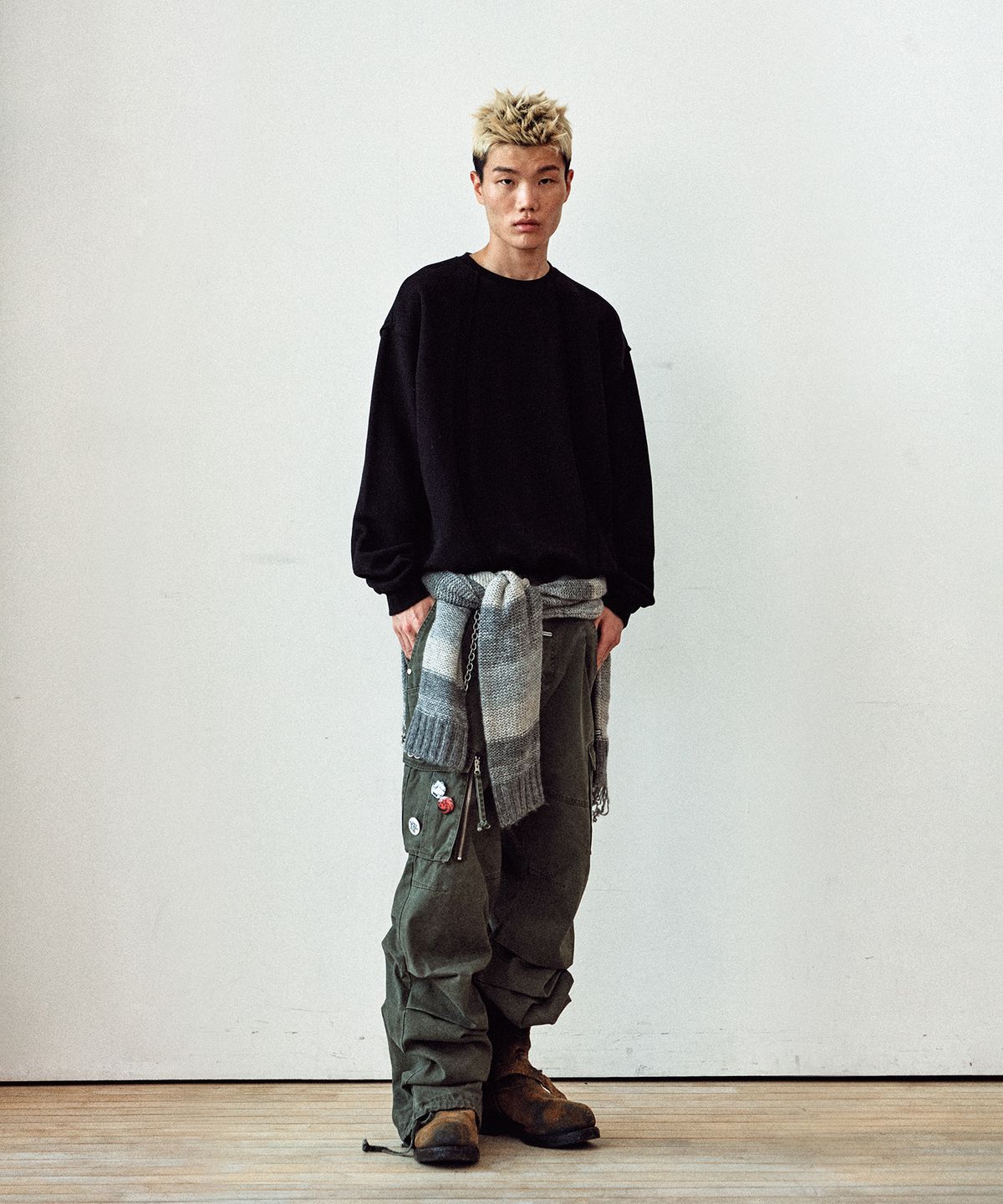 더바이닐하우스(THEVINYLHOUSE) CUT-OFF LINE SWEATSHIRTS BLACK