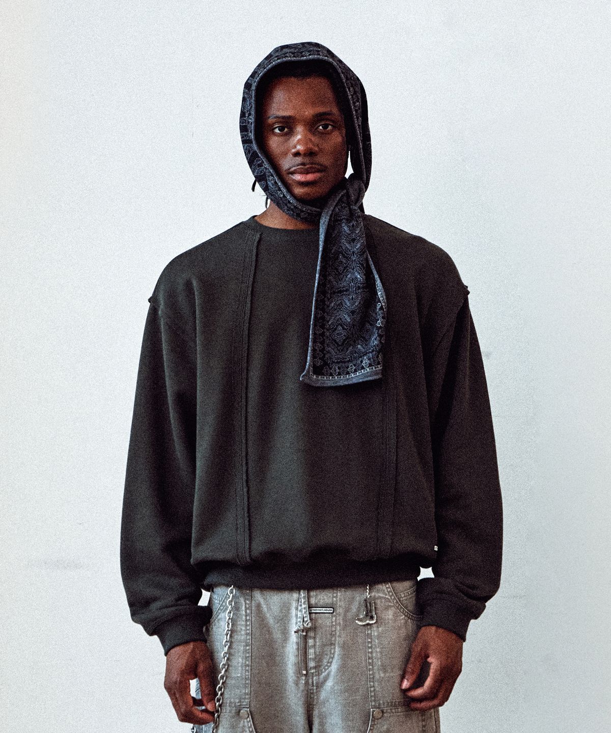 더바이닐하우스(THEVINYLHOUSE) CUT-OFF LINE SWEATSHIRTS KHAKI