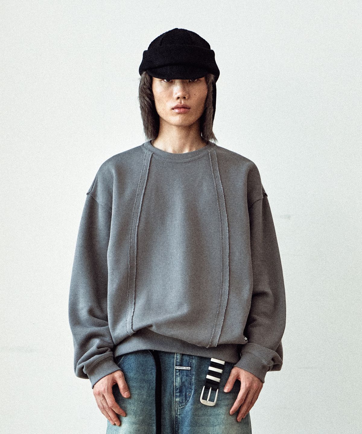 더바이닐하우스(THEVINYLHOUSE) CUT-OFF LINE SWEATSHIRTS DEEP GREY