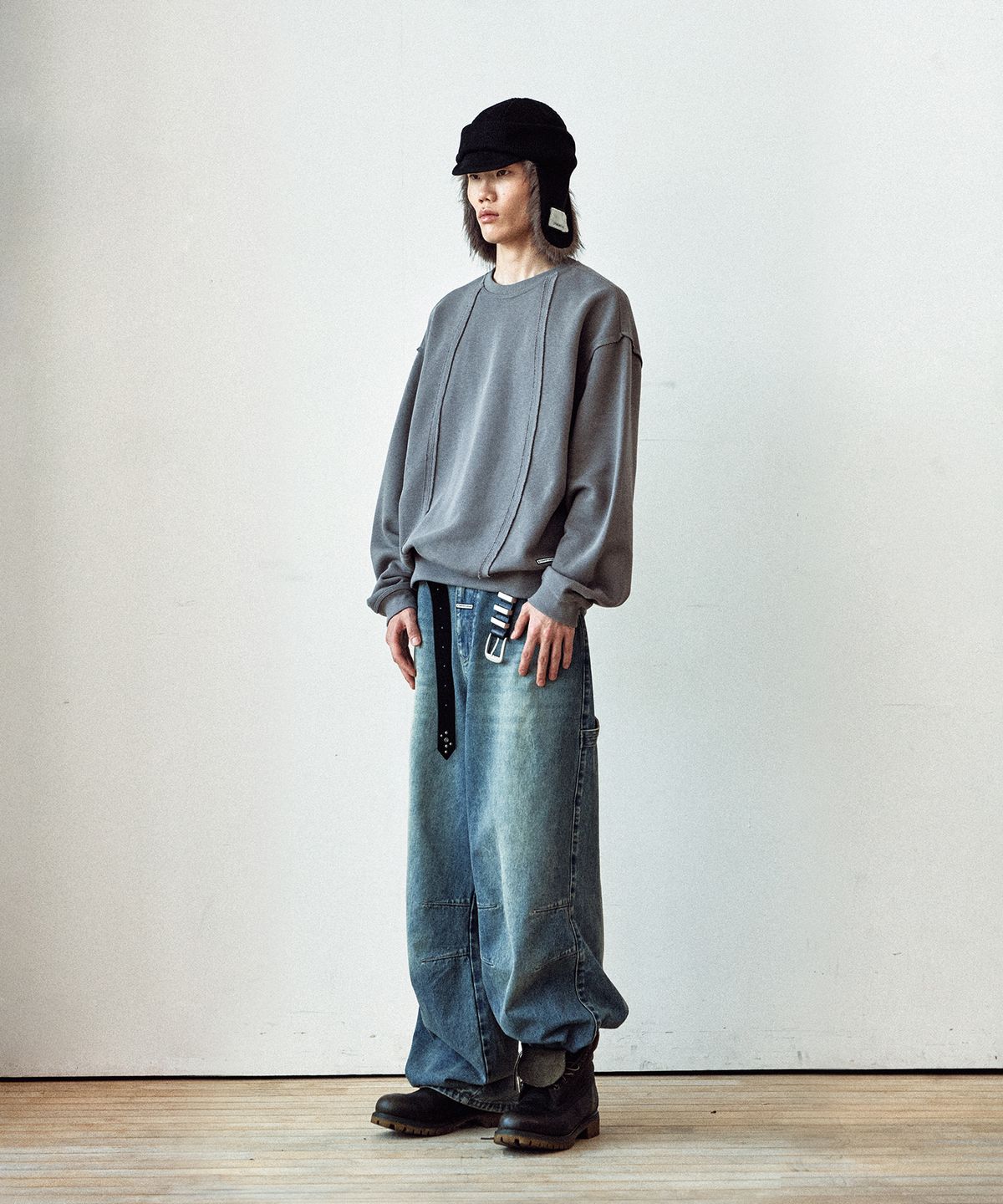 더바이닐하우스(THEVINYLHOUSE) CUT-OFF LINE SWEATSHIRTS DEEP GREY