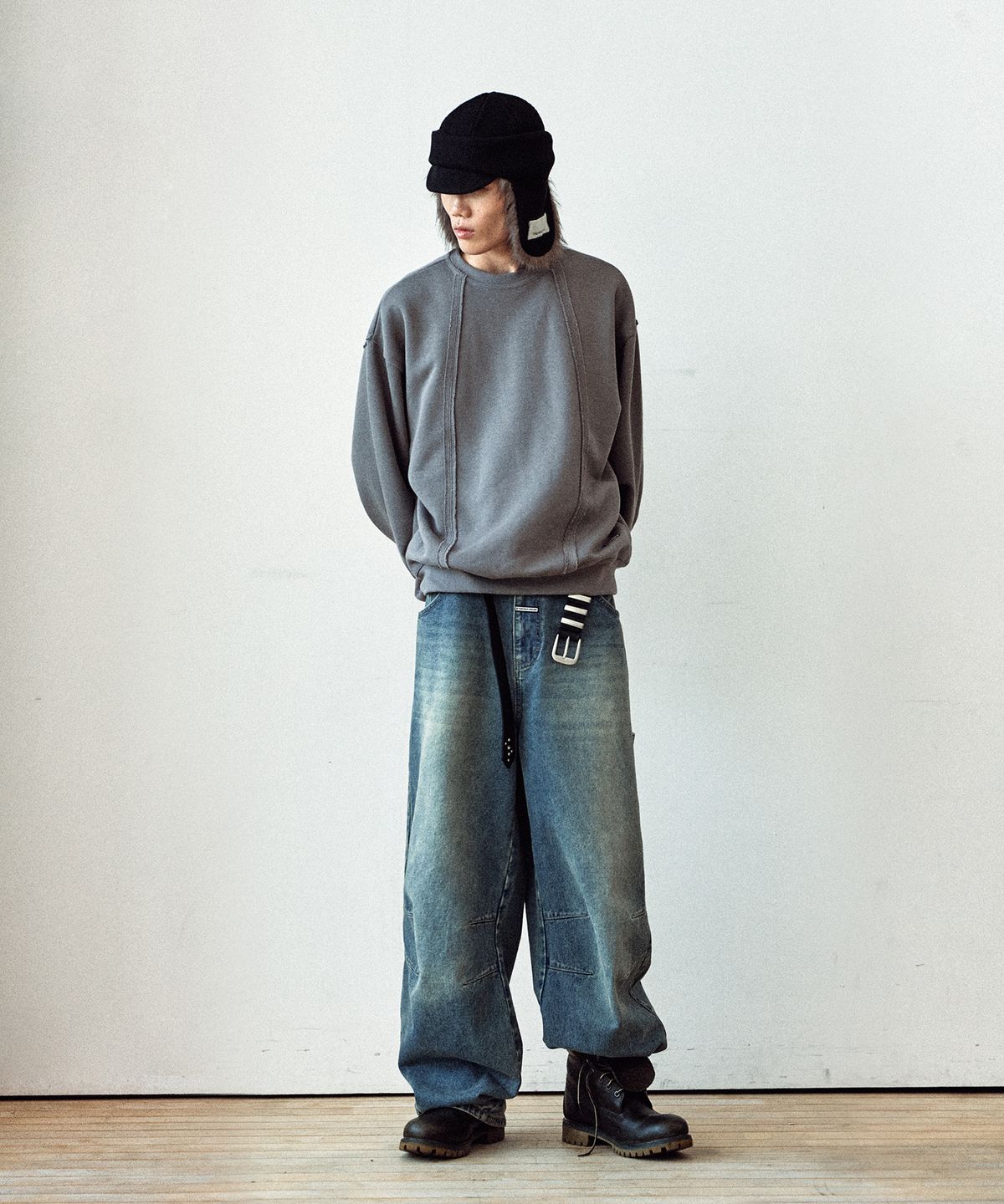 더바이닐하우스(THEVINYLHOUSE) CUT-OFF LINE SWEATSHIRTS DEEP GREY
