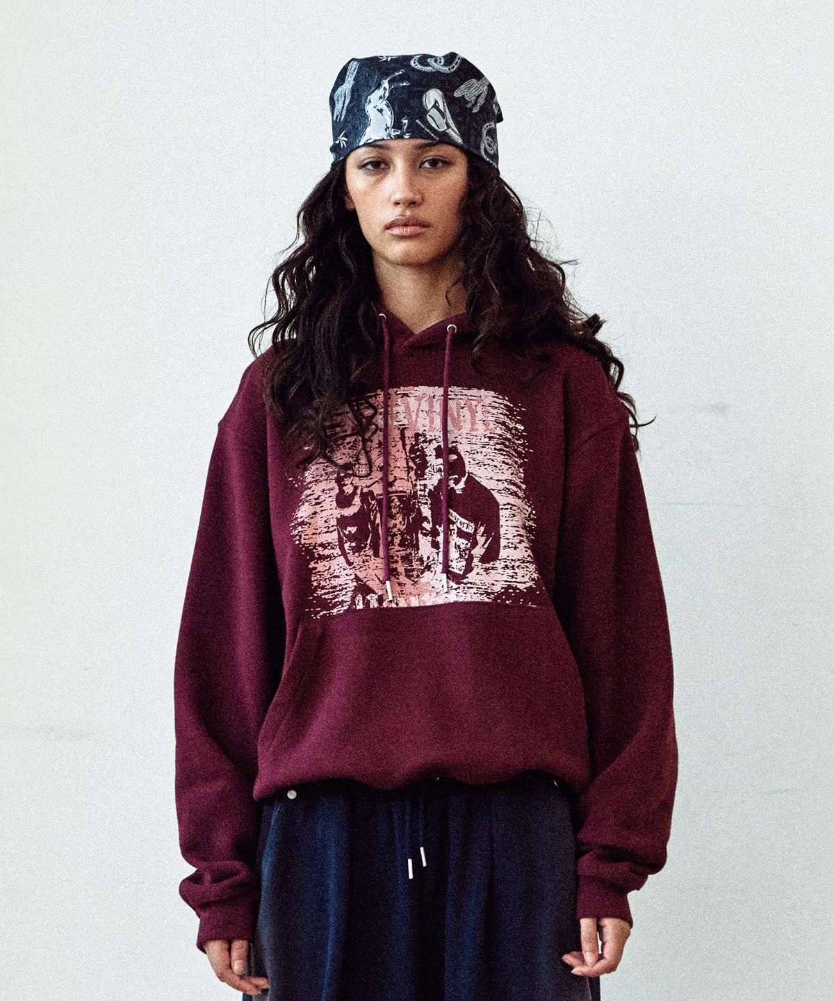 더바이닐하우스(THEVINYLHOUSE) VINTAGE TWO-TONE HOODIE BURGUNDY