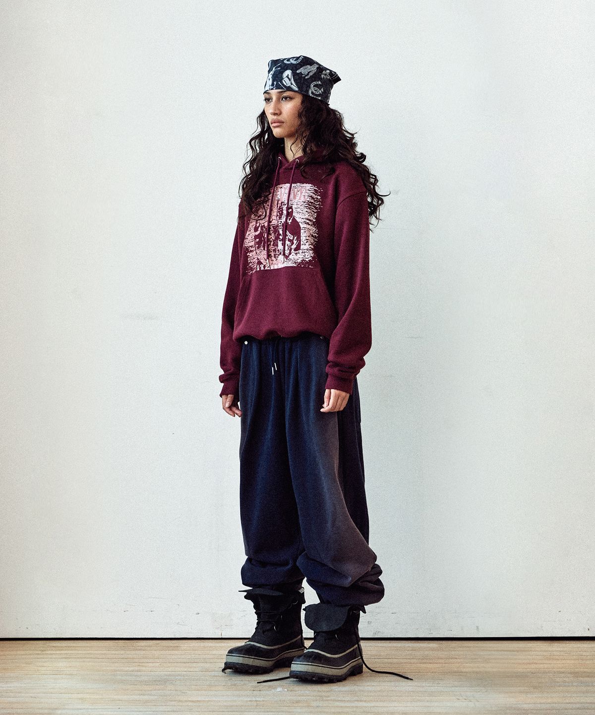 더바이닐하우스(THEVINYLHOUSE) VINTAGE TWO-TONE HOODIE BURGUNDY