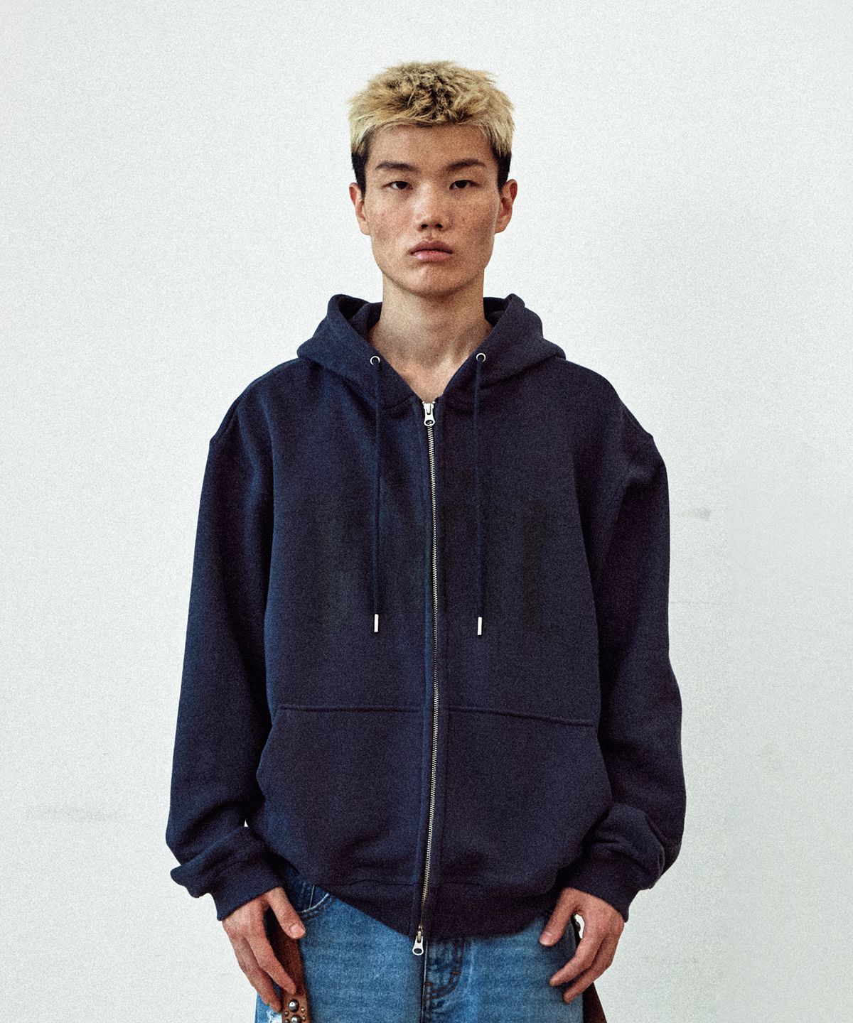 더바이닐하우스(THEVINYLHOUSE) GRAPHIC HOODIE ZIP-UP NAVY
