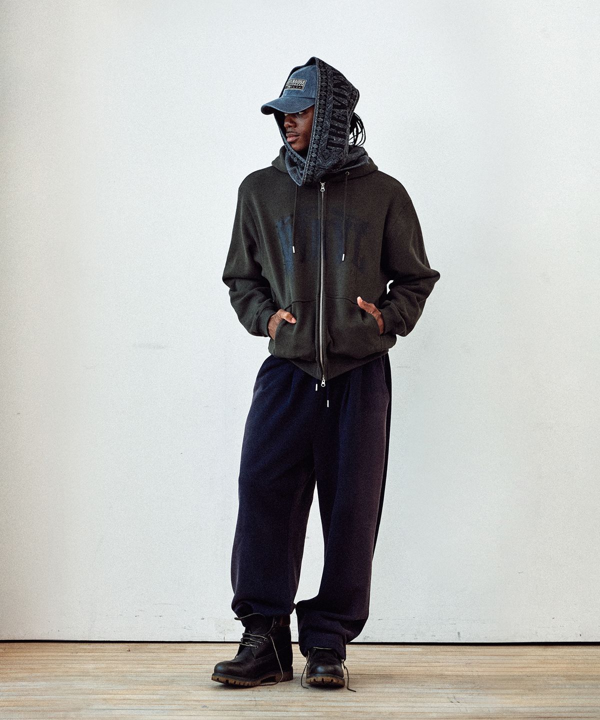 더바이닐하우스(THEVINYLHOUSE) GRAPHIC HOODIE ZIP-UP KHAKI