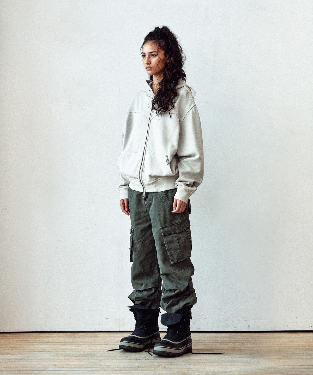 더바이닐하우스(THEVINYLHOUSE) DYED HOODIE ZIP-UP BEIGE