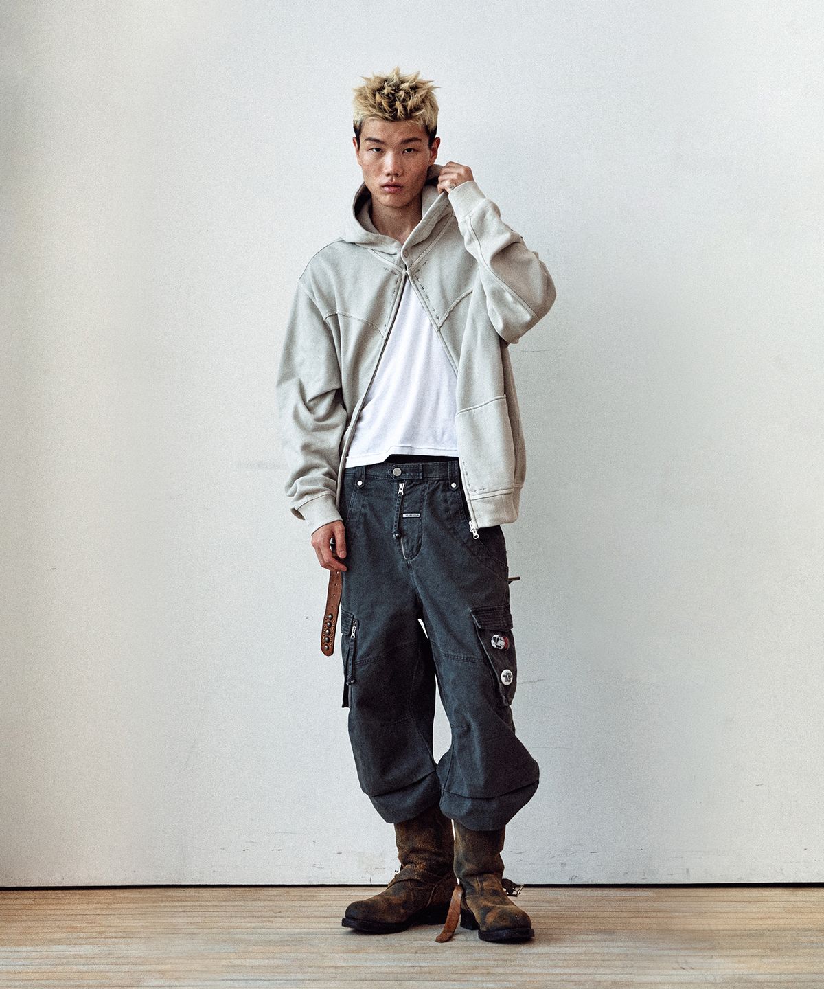 더바이닐하우스(THEVINYLHOUSE) DYED HOODIE ZIP-UP BEIGE