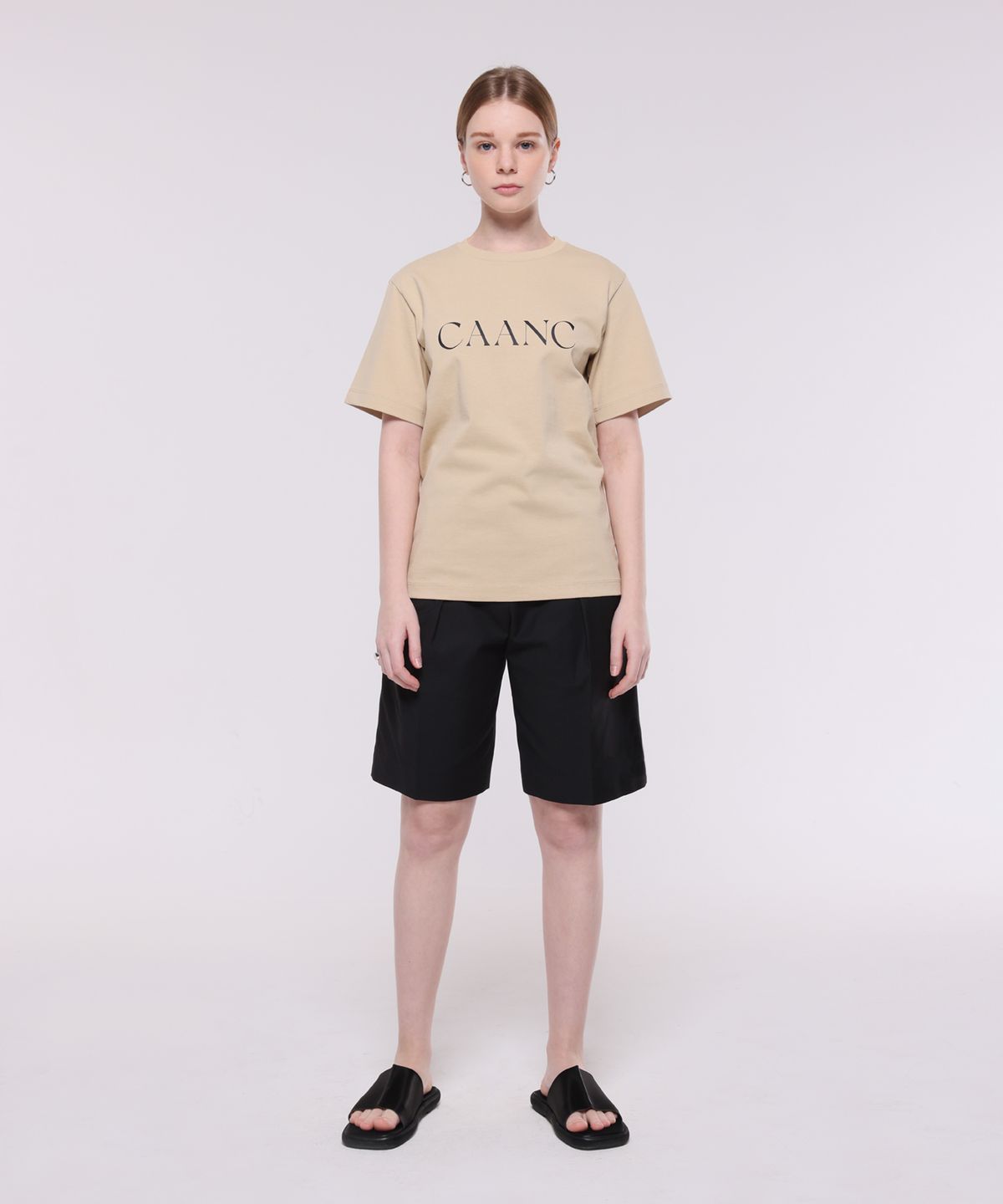 칸크(CAANC) 칸크 로고 티셔츠 - 베이지