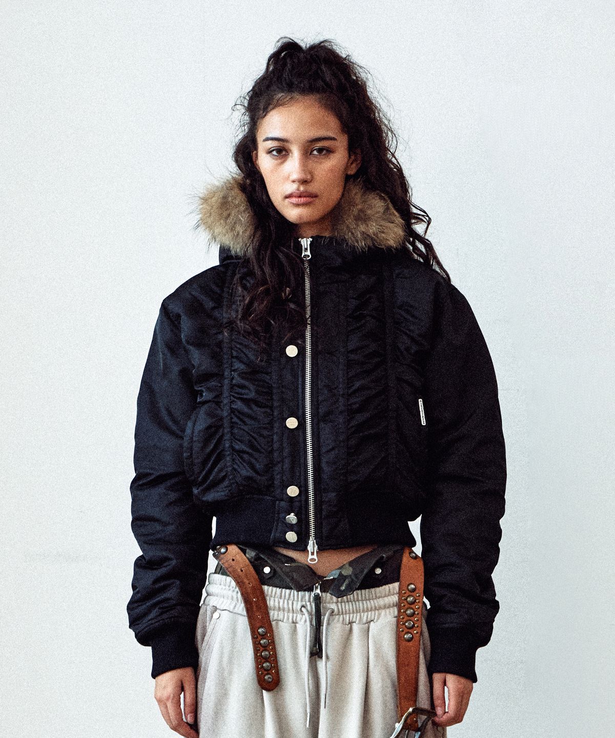 더바이닐하우스(THEVINYLHOUSE) FUR HOODED MA-1 JACKET BLACK
