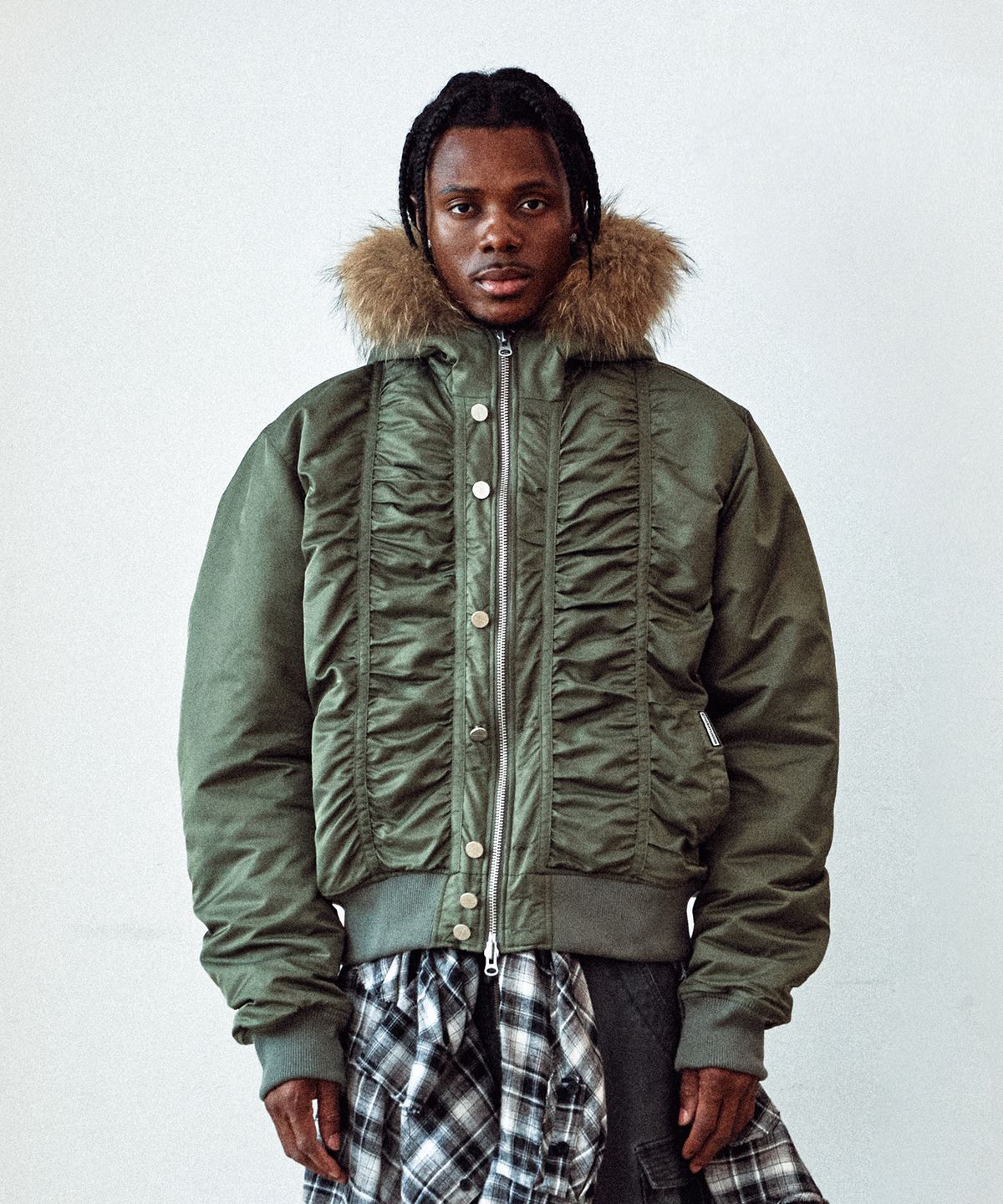 더바이닐하우스(THEVINYLHOUSE) FUR HOODED MA-1 JACKET KHAKI
