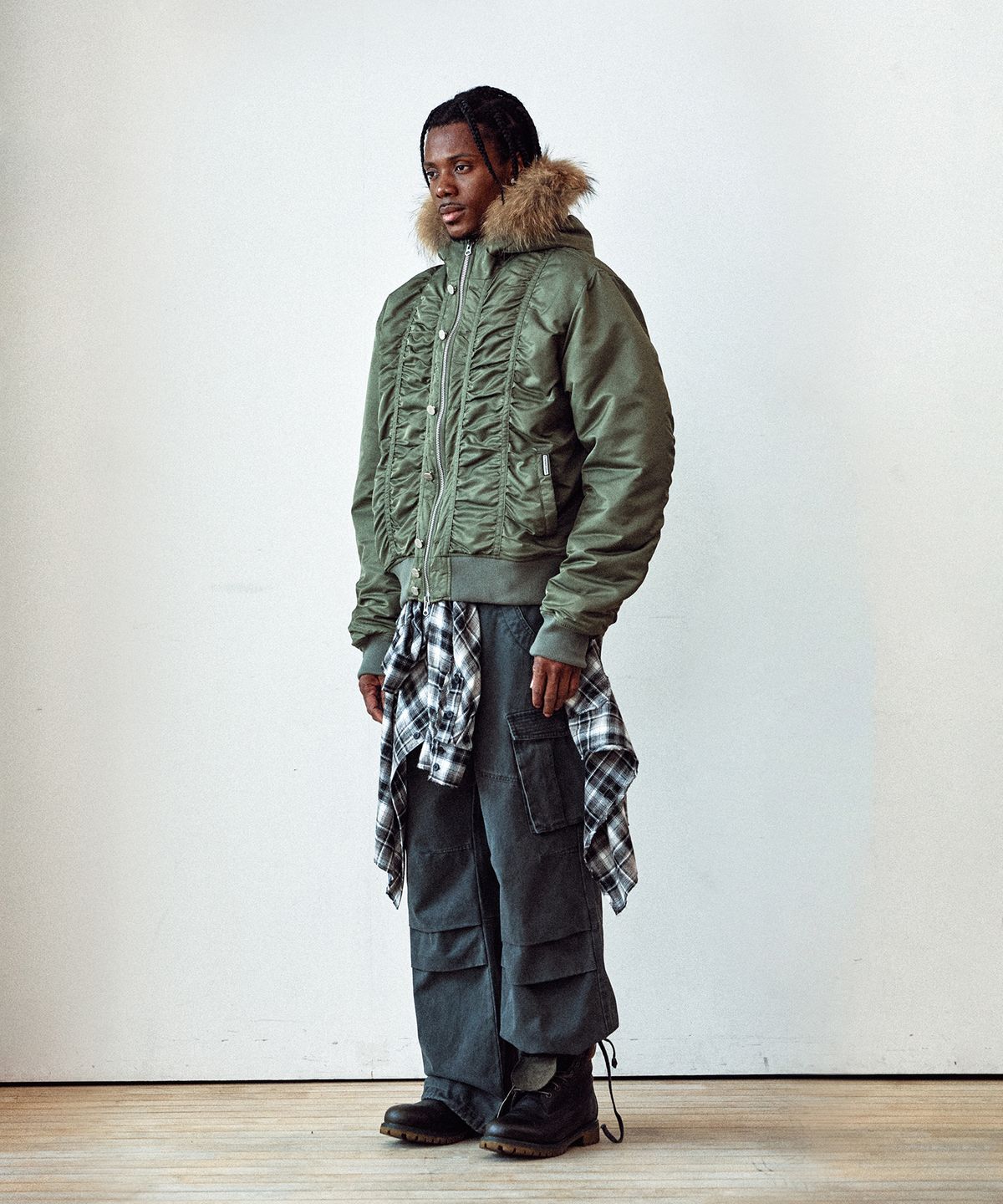 더바이닐하우스(THEVINYLHOUSE) FUR HOODED MA-1 JACKET KHAKI