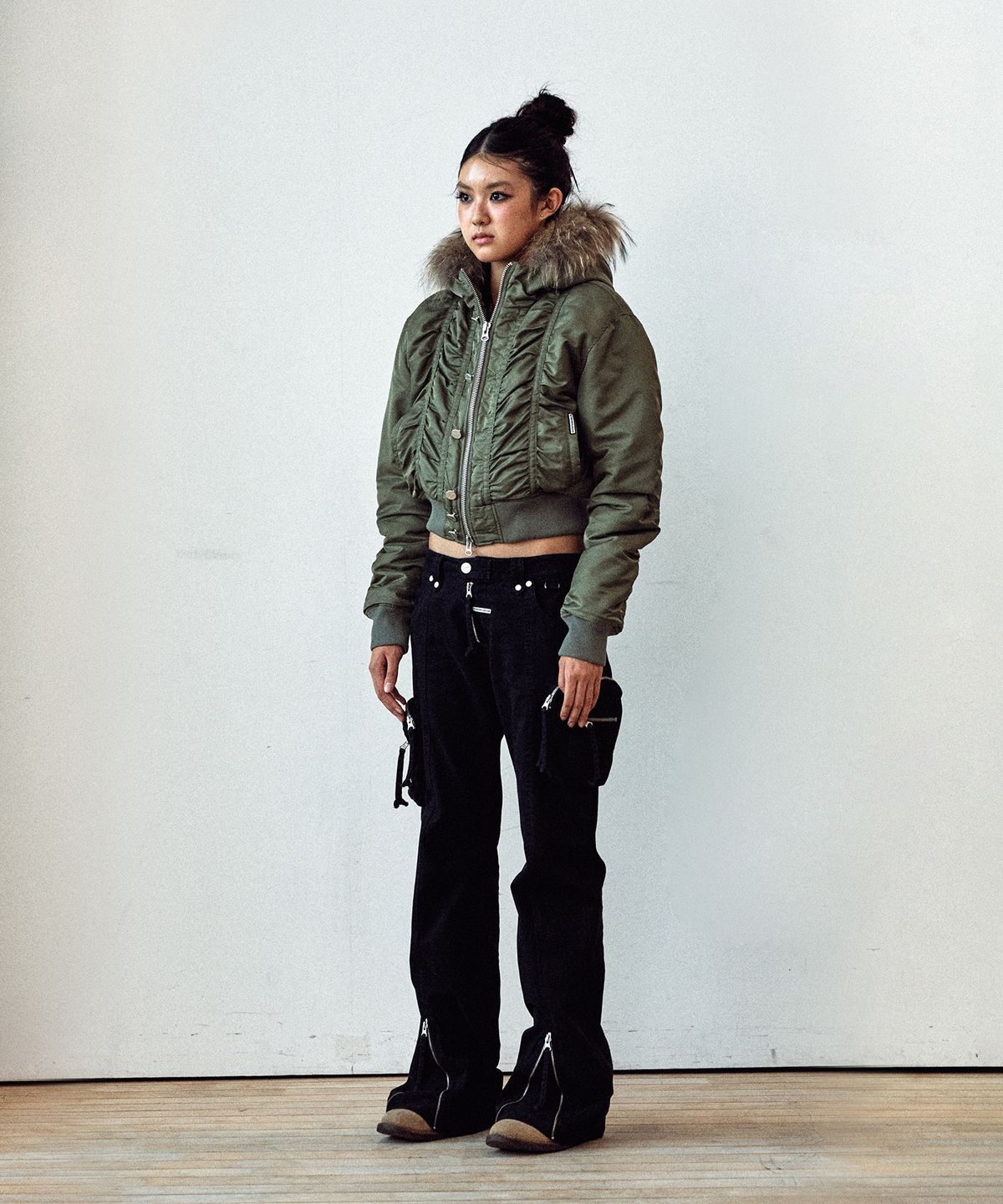 더바이닐하우스(THEVINYLHOUSE) FUR HOODED MA-1 JACKET KHAKI