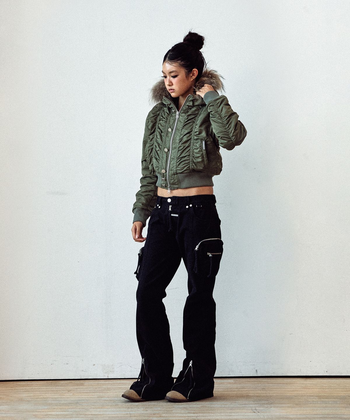 더바이닐하우스(THEVINYLHOUSE) FUR HOODED MA-1 JACKET KHAKI