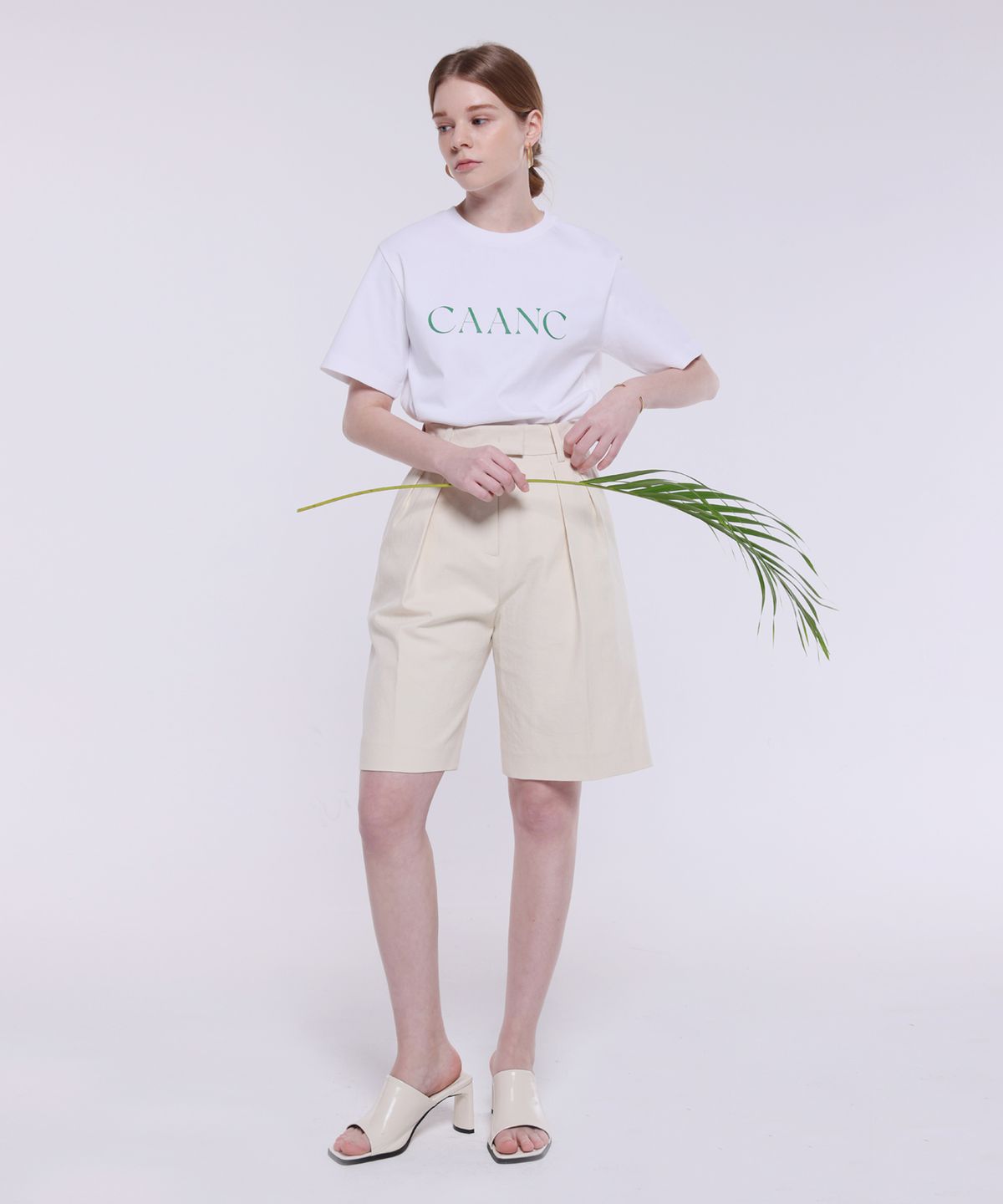 칸크(CAANC) 칸크 로고 티셔츠 - 화이트