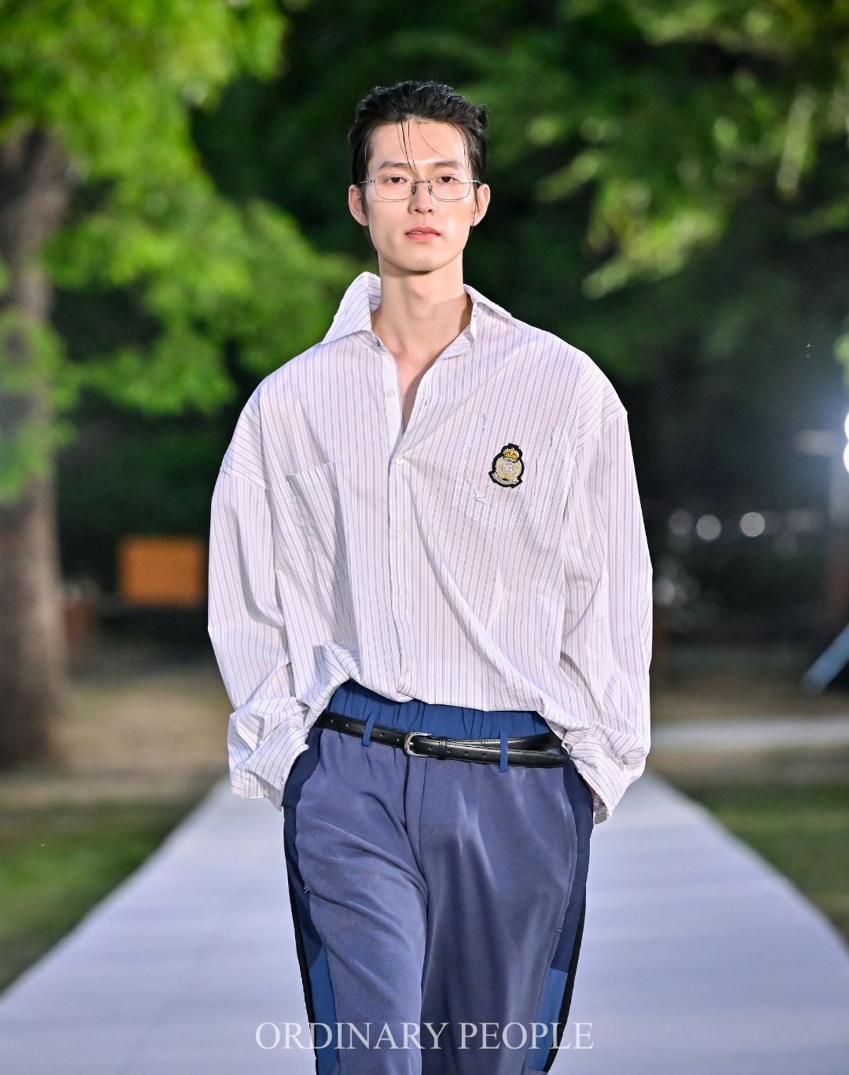 오디너리피플(ORDINARY PEOPLE) Re : Stripe Crest Deconstructed Shirt [WHITE]