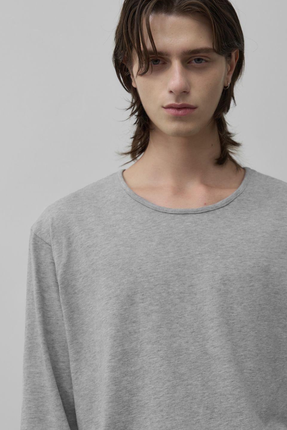 MUSINSA公式 | ALYSS フルイドUネッククロップロングスリーブTシャツ