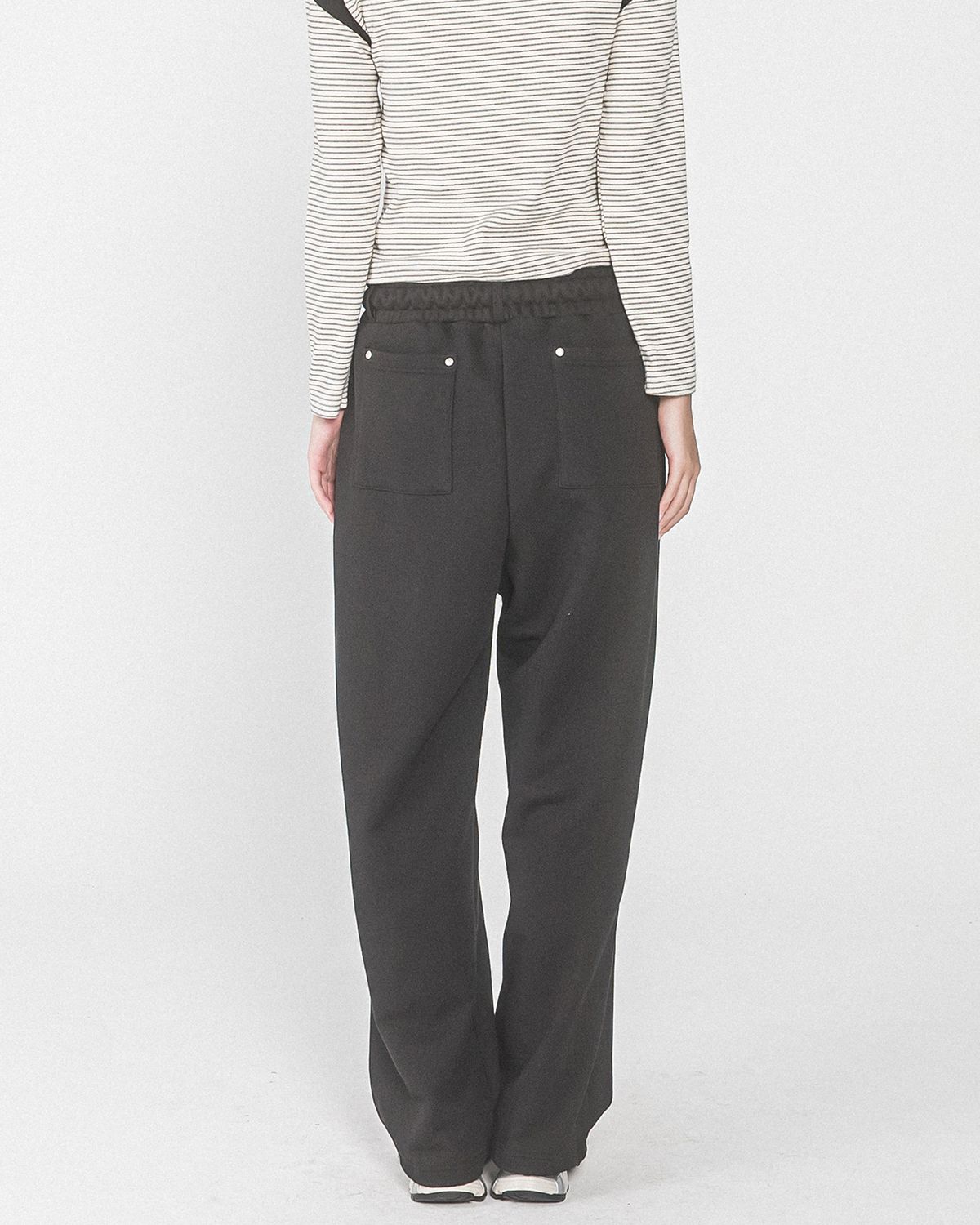 해비즘(HAVISM) RIVET BELTED SWEATPANTS(BLACK)
