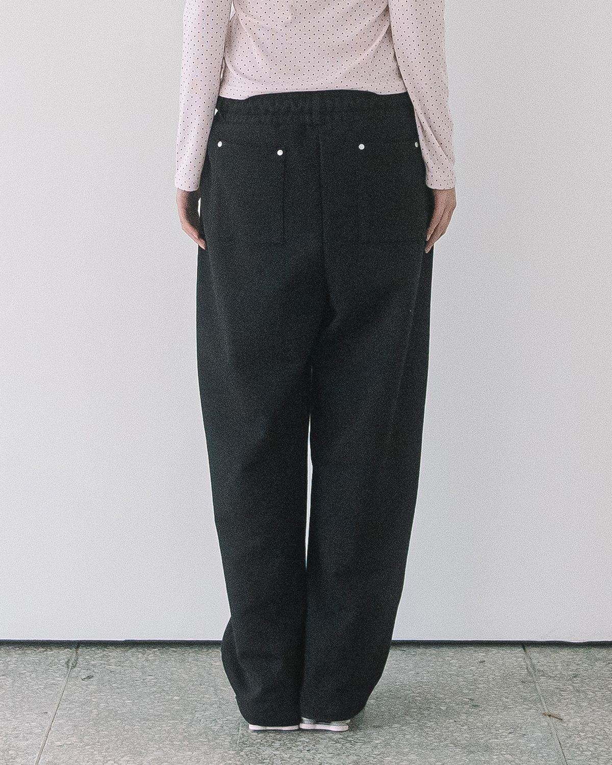 해비즘(HAVISM) RIVET BELTED SWEATPANTS(BLACK)