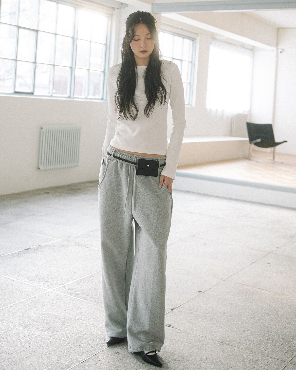 해비즘(HAVISM) RIVET BELTED SWEATPANTS(GREY)