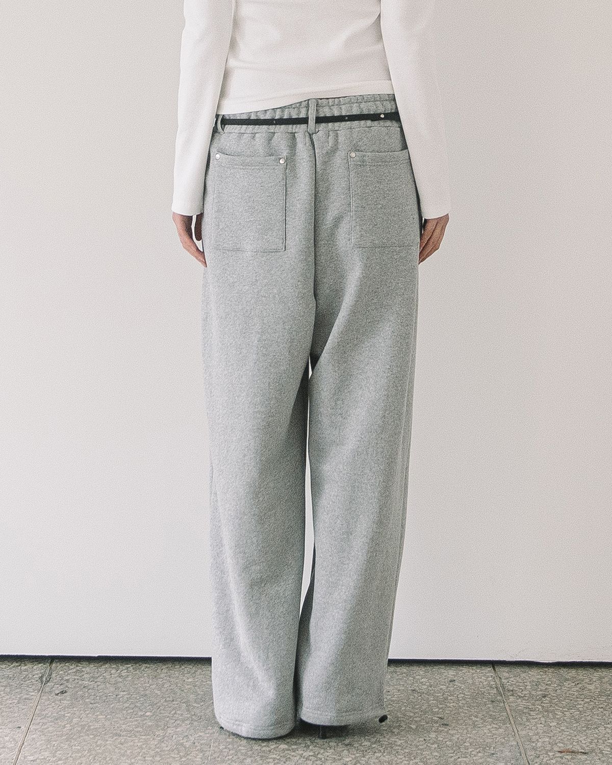 해비즘(HAVISM) RIVET BELTED SWEATPANTS(GREY)