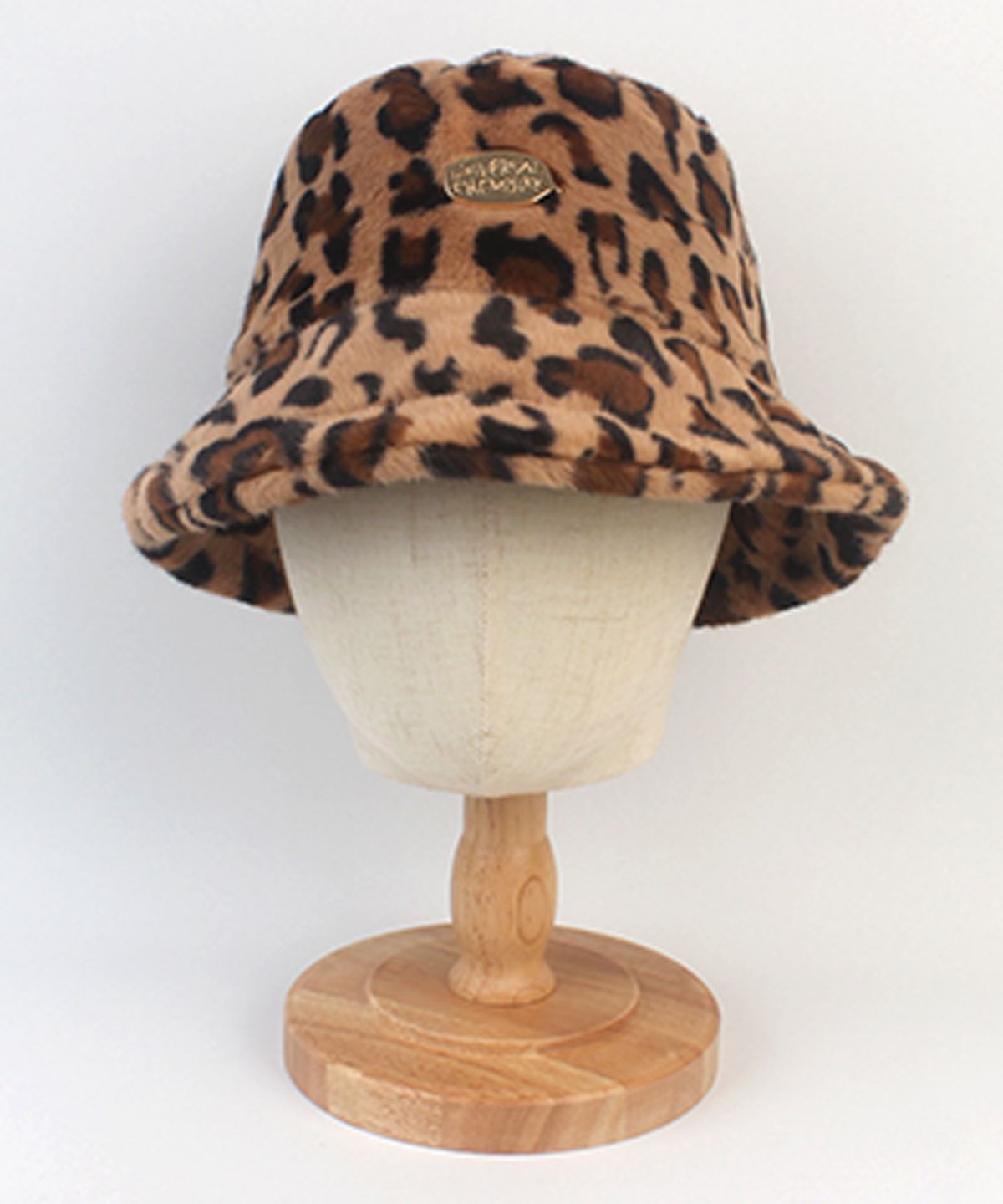 유니버셜 케미스트리(UNIVERSAL CHEMISTRY) Fur Leopard Beige Bucket Hat 레오파드버킷햇