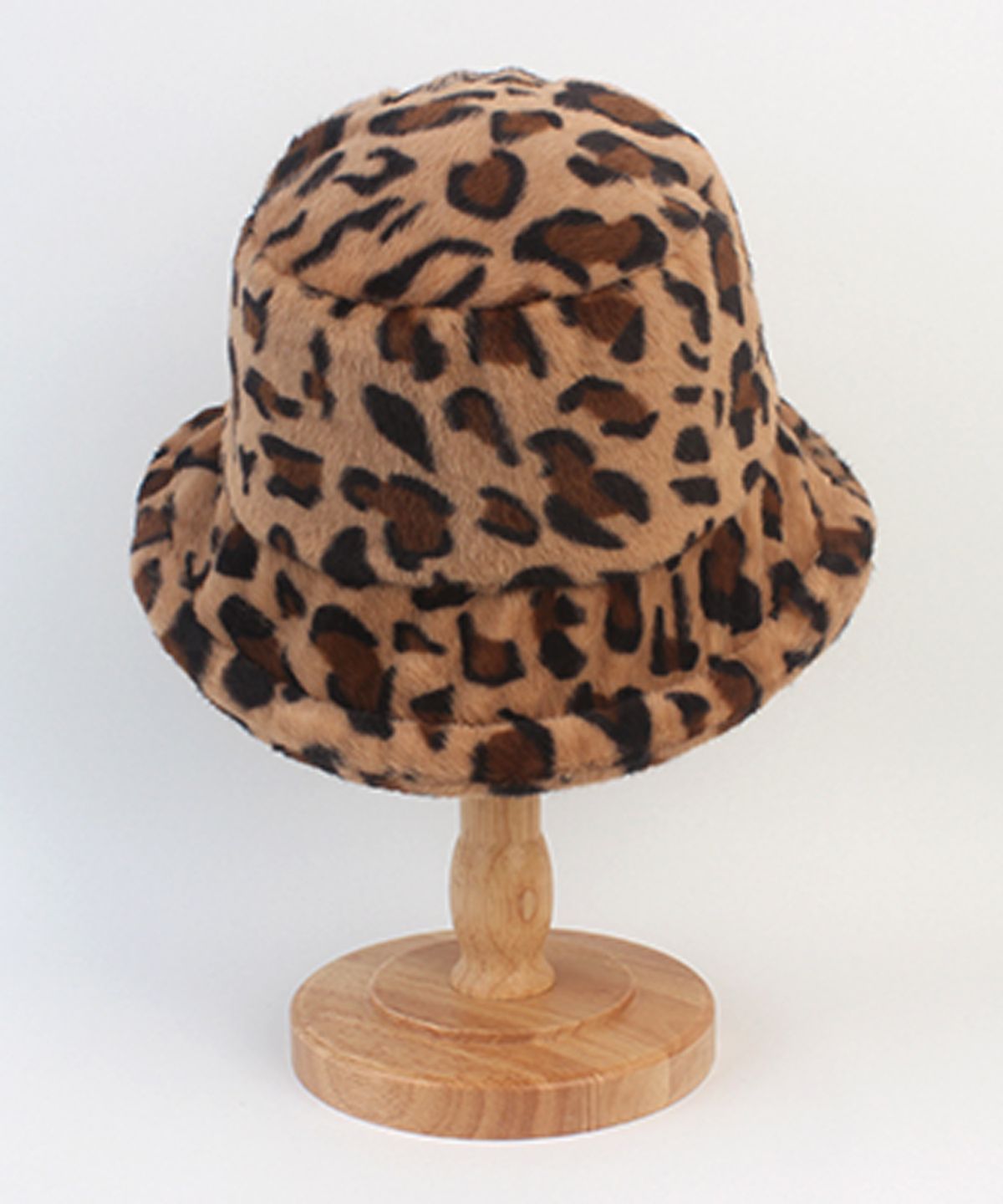 유니버셜 케미스트리(UNIVERSAL CHEMISTRY) Fur Leopard Beige Bucket Hat 레오파드버킷햇