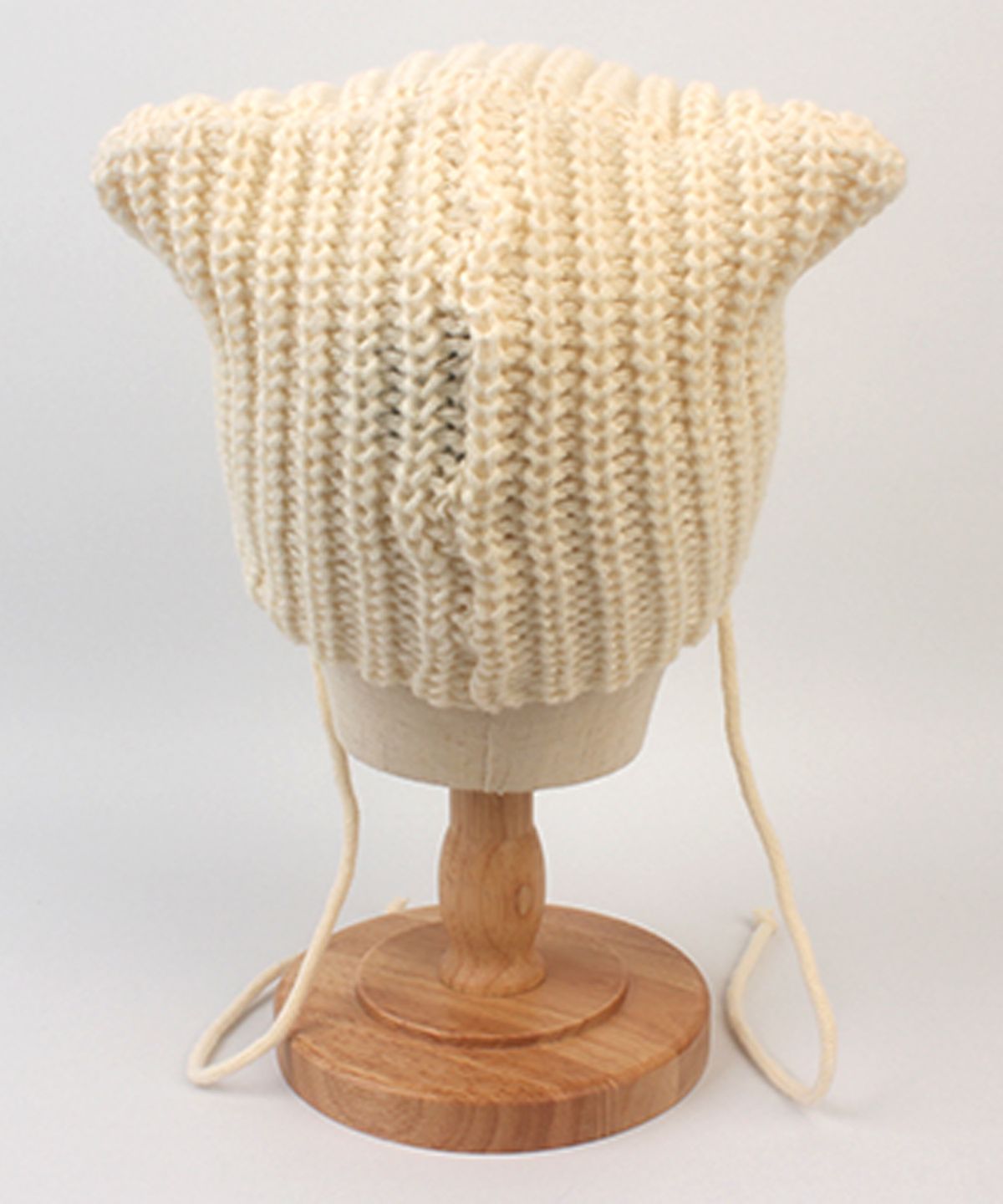 유니버셜 케미스트리(UNIVERSAL CHEMISTRY) Cat Knit Ivory String Beanie 고양이모자