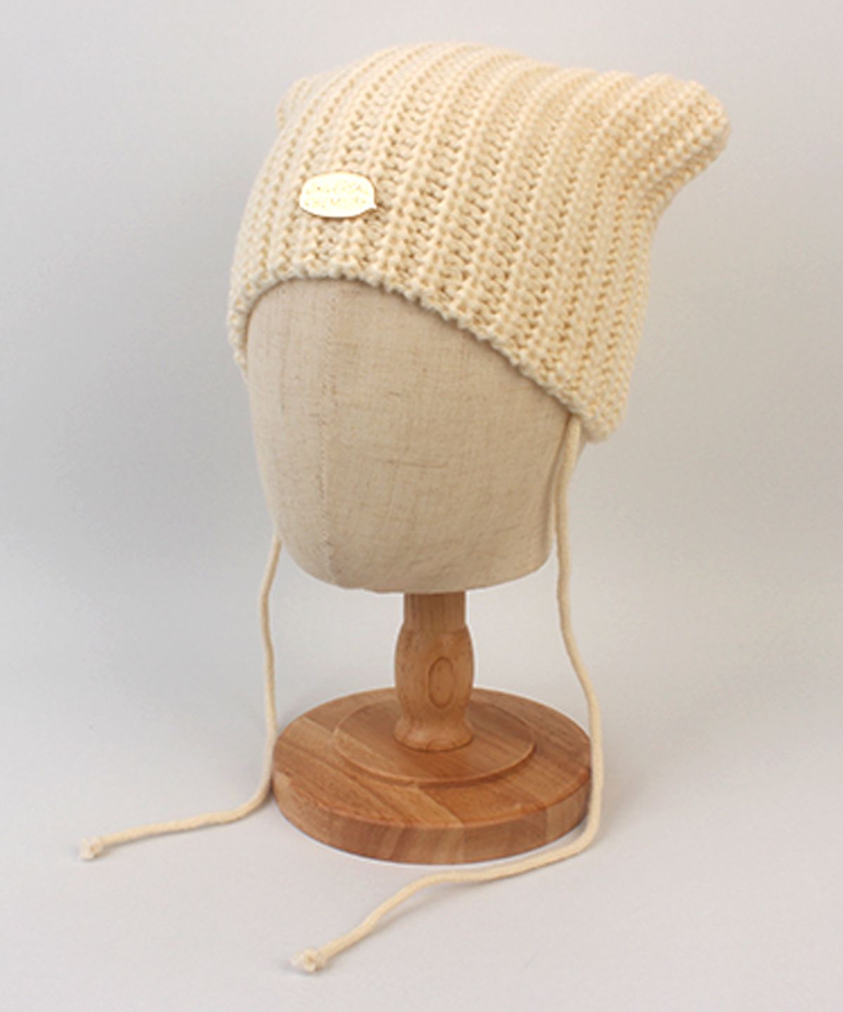 유니버셜 케미스트리(UNIVERSAL CHEMISTRY) Cat Knit Ivory String Beanie 고양이모자