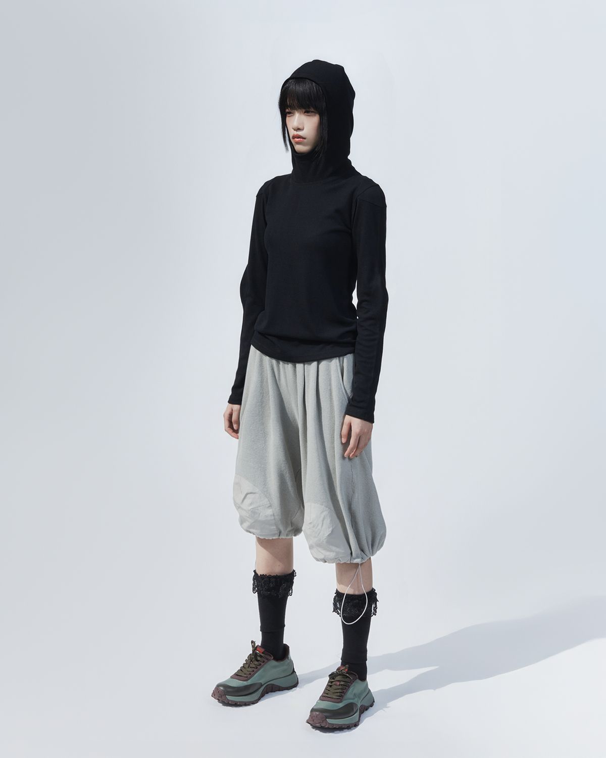 에키에타(EKIETA) Knurl Hoodie in Soot