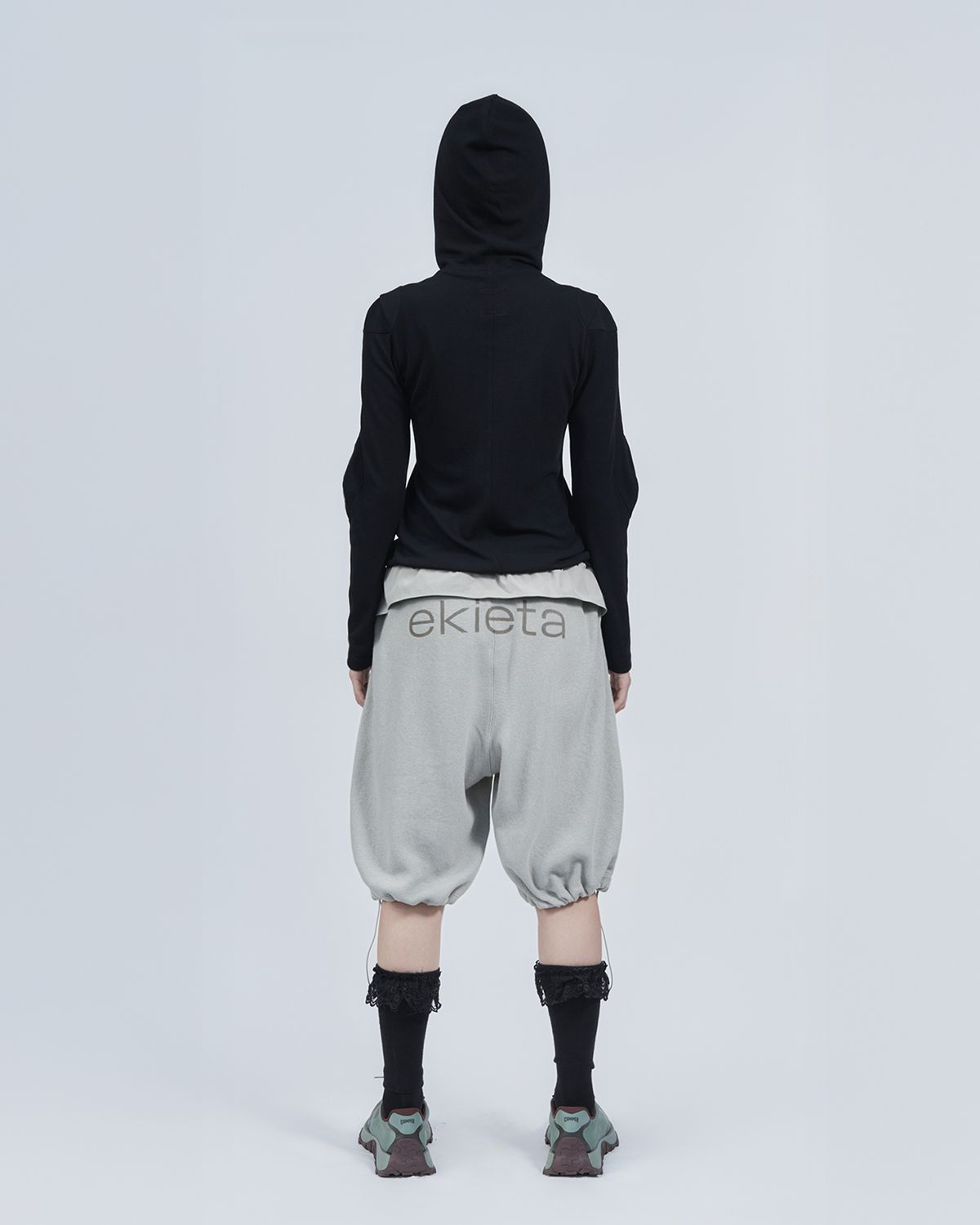 에키에타(EKIETA) Knurl Hoodie in Soot