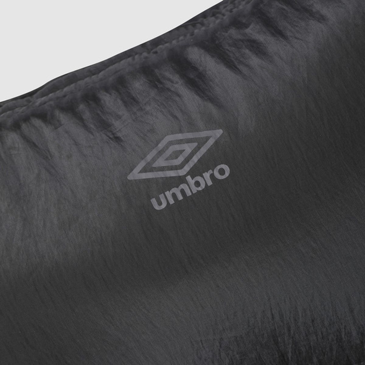 엄브로(UMBRO) 글로시 패딩 호보백 차콜 UQ423CBGO5