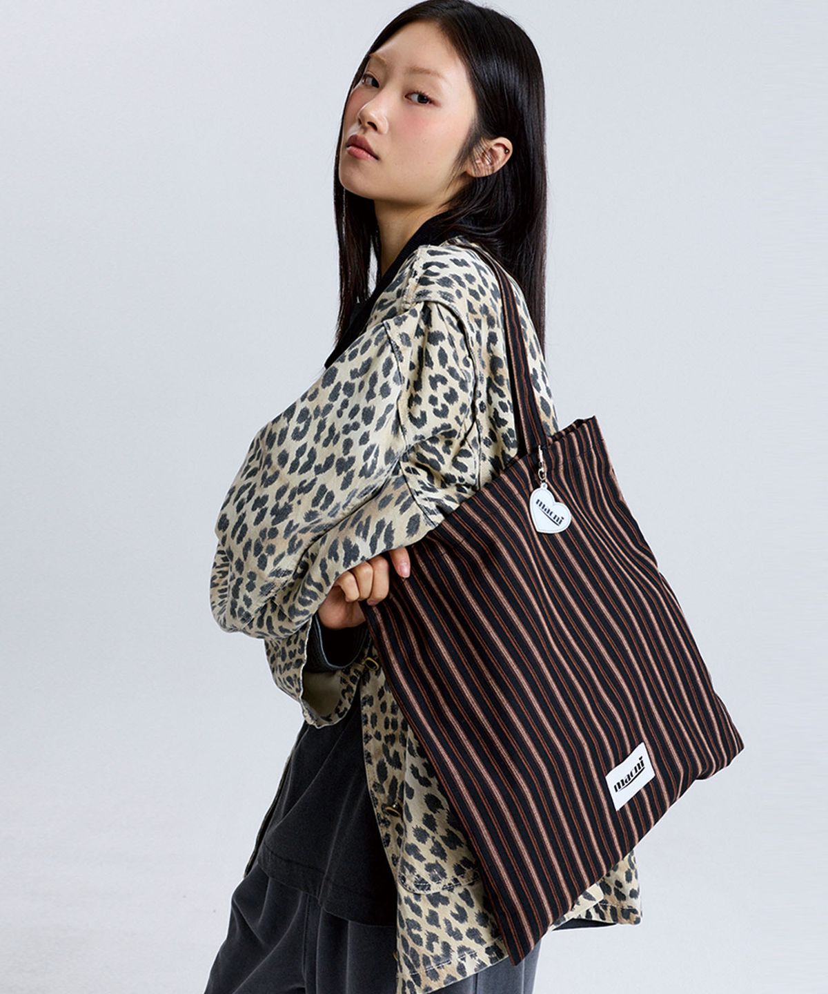 마크니(MACNI) HEART STRIPE ECO BAG BLACK