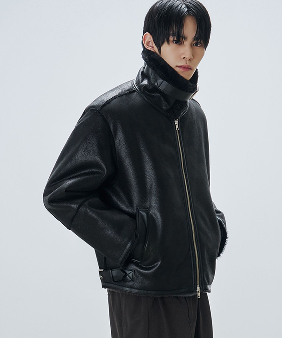 드로우핏(DRAW FIT) 오버사이즈 스웨이드 라인 무스탕 자켓 [ALL BLACK]