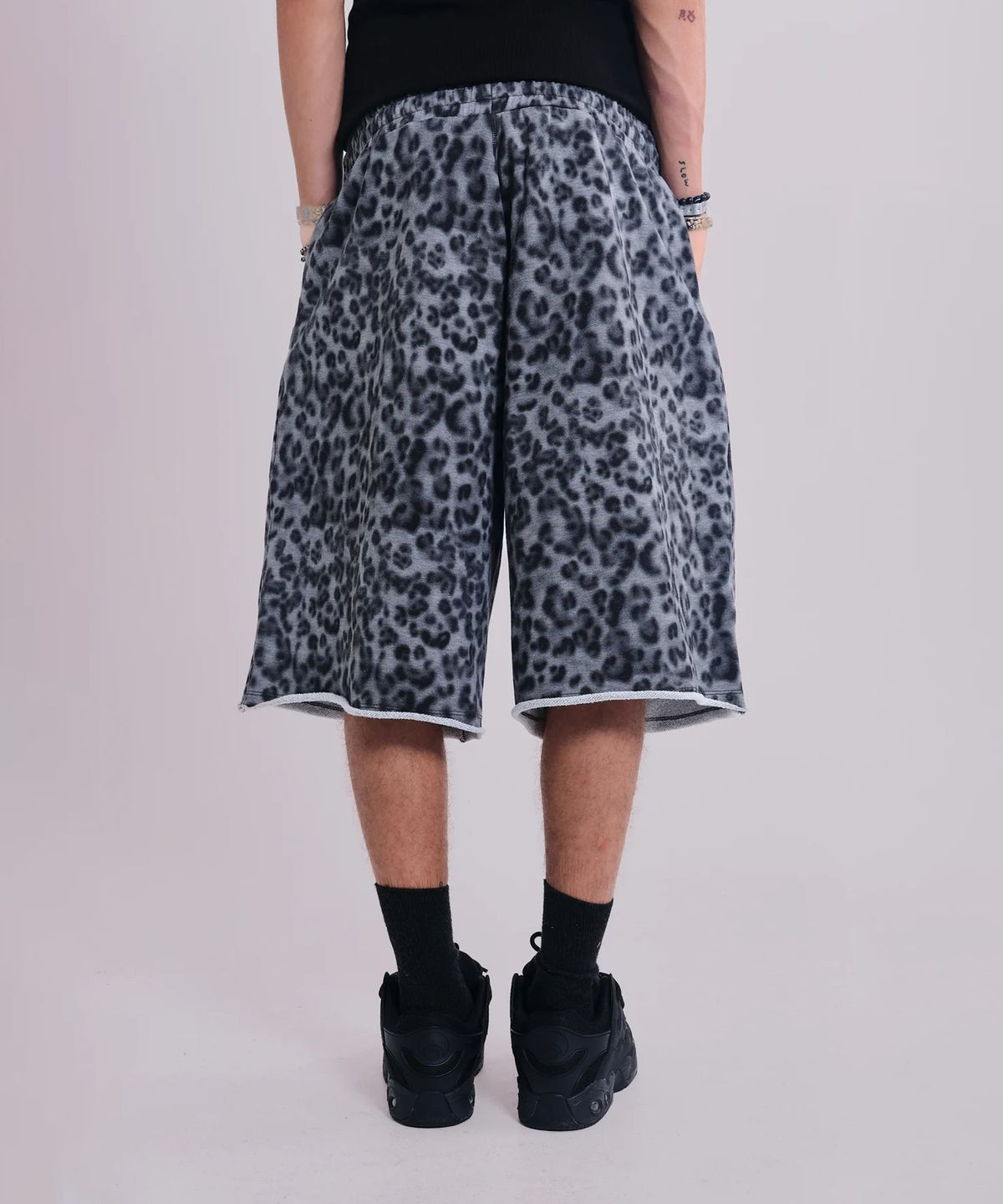 제이디드 런던(JADED LONDON) (U) 그레이 레오파드 몬스터 숏 멀티 GREY LEOPARD MONSTER SHORT MULTI