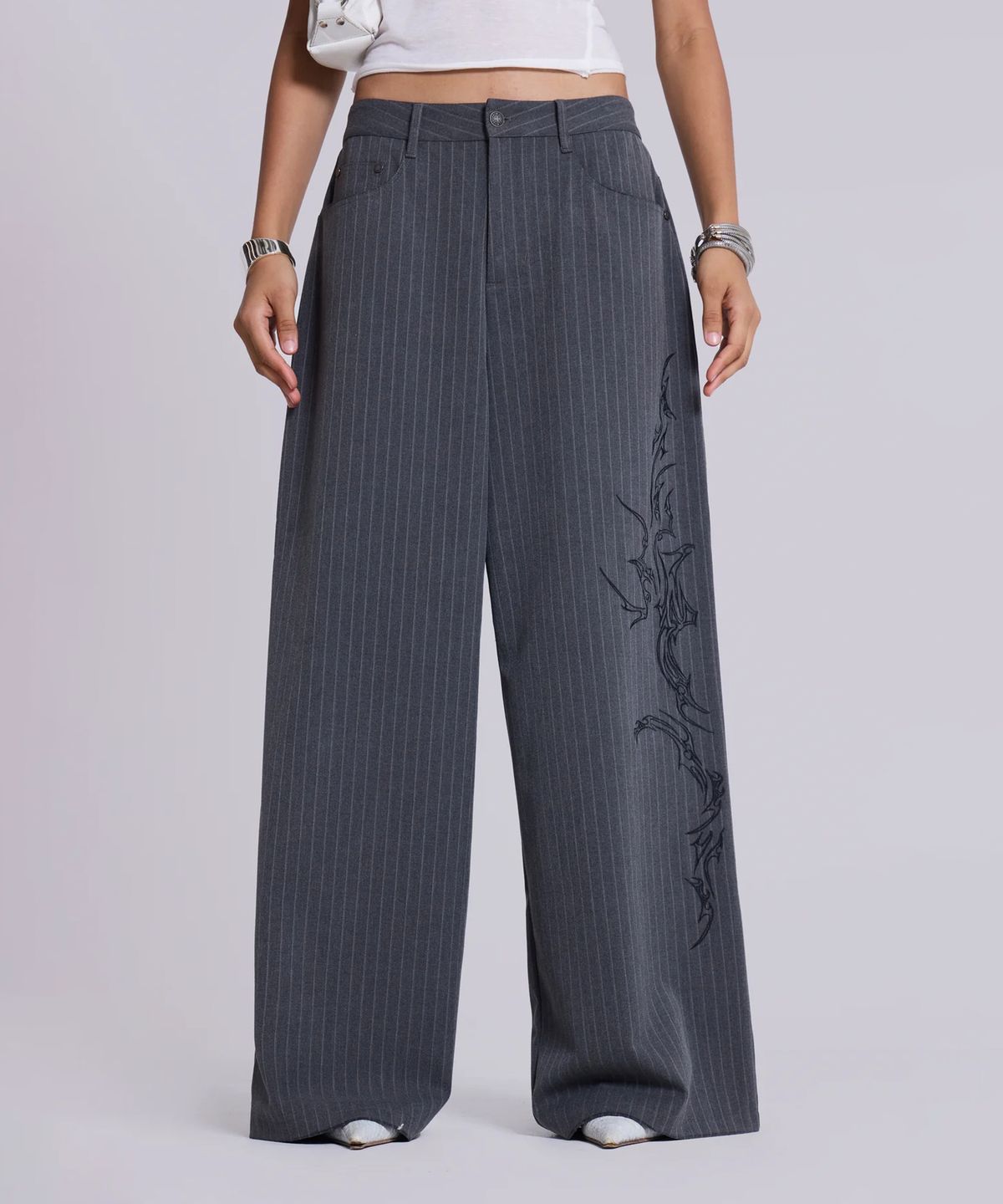 제이디드 런던(JADED LONDON) (U) 고딕 핀스트라이프 골리앗 트라우저 그레이 GOTHIC PINSTRIPE GOLIATH TROUSERS GREY